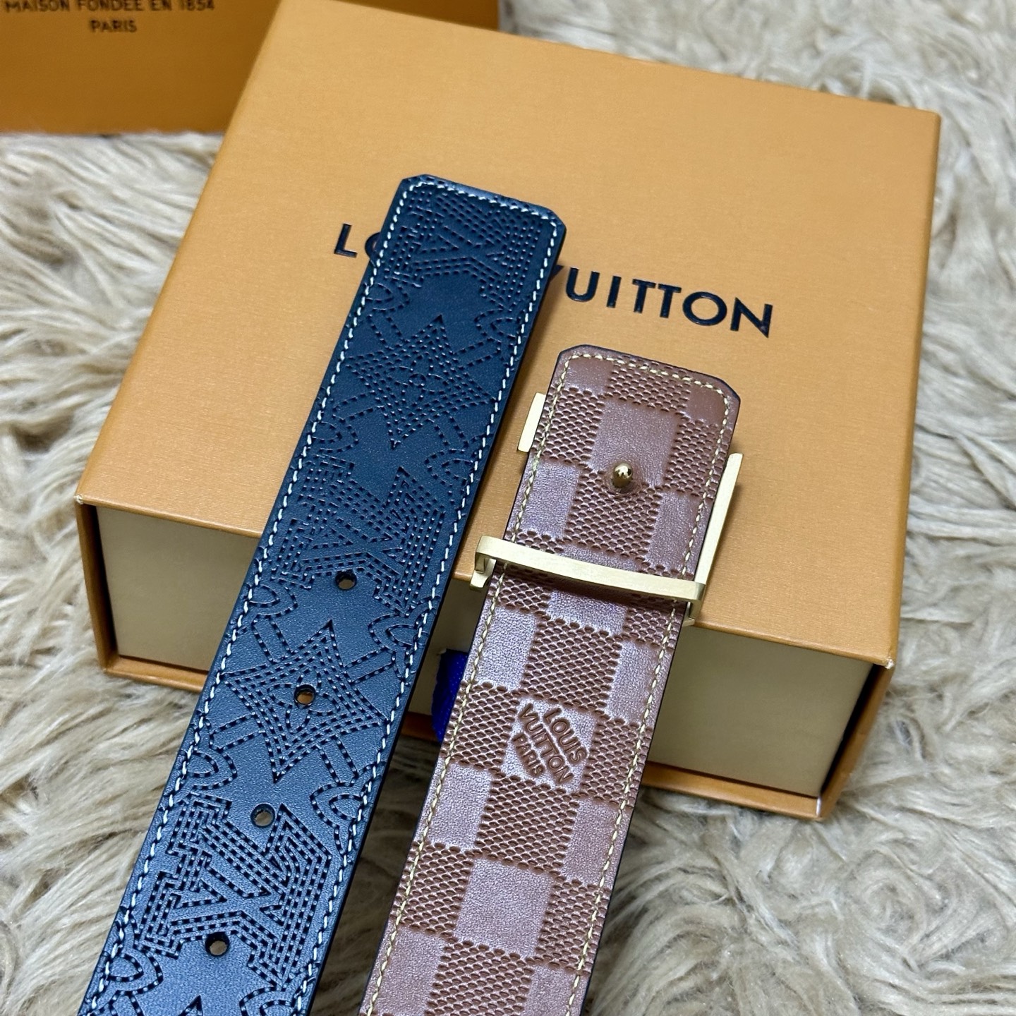 LV.路易威登 宽40MM双面原版小牛皮 搭配单钌钯电镀扣 完美的手感.油边 出众的设计.风格 高贵奢华