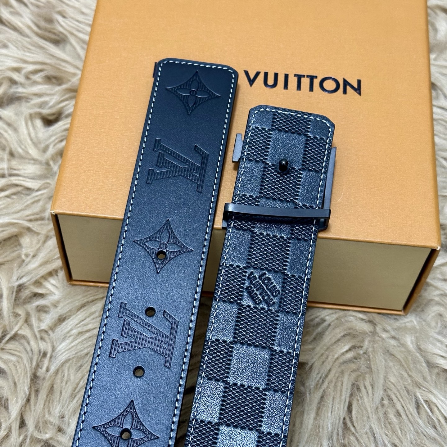 LV.路易威登 宽40MM双面原版小牛皮 搭配单钌钯电镀扣 完美的手感.油边 出众的设计.风格 高贵奢华