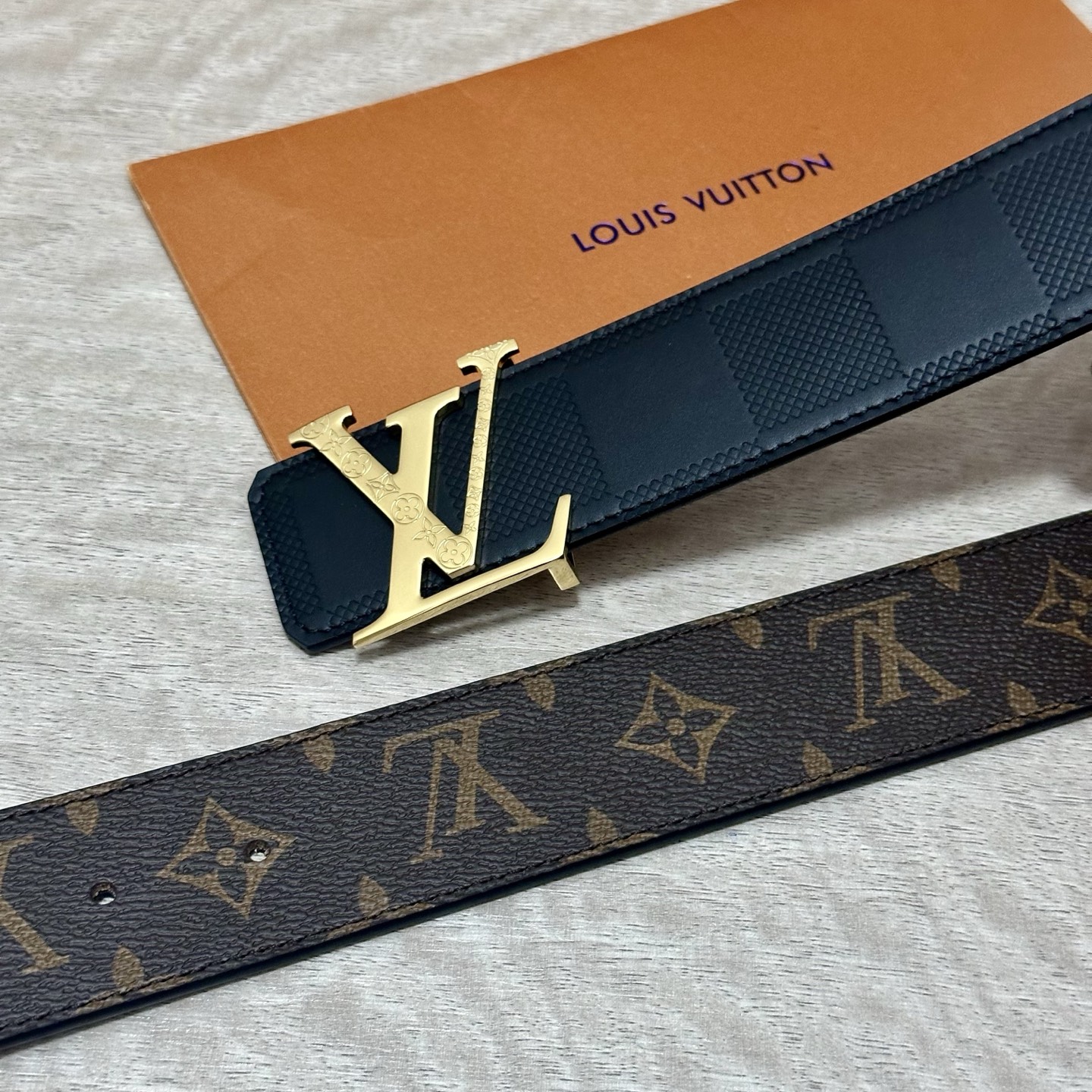 LV.路易威登 宽40MM双面原版小牛皮 搭配单钌钯电镀扣 完美的手感.油边 出众的设计.风格 高贵奢华