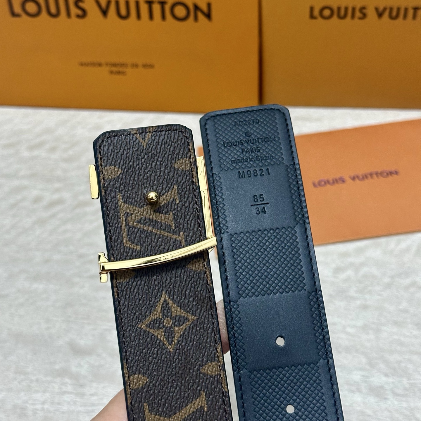 LV.路易威登 宽40MM双面原版小牛皮 搭配单钌钯电镀扣 完美的手感.油边 出众的设计.风格 高贵奢华