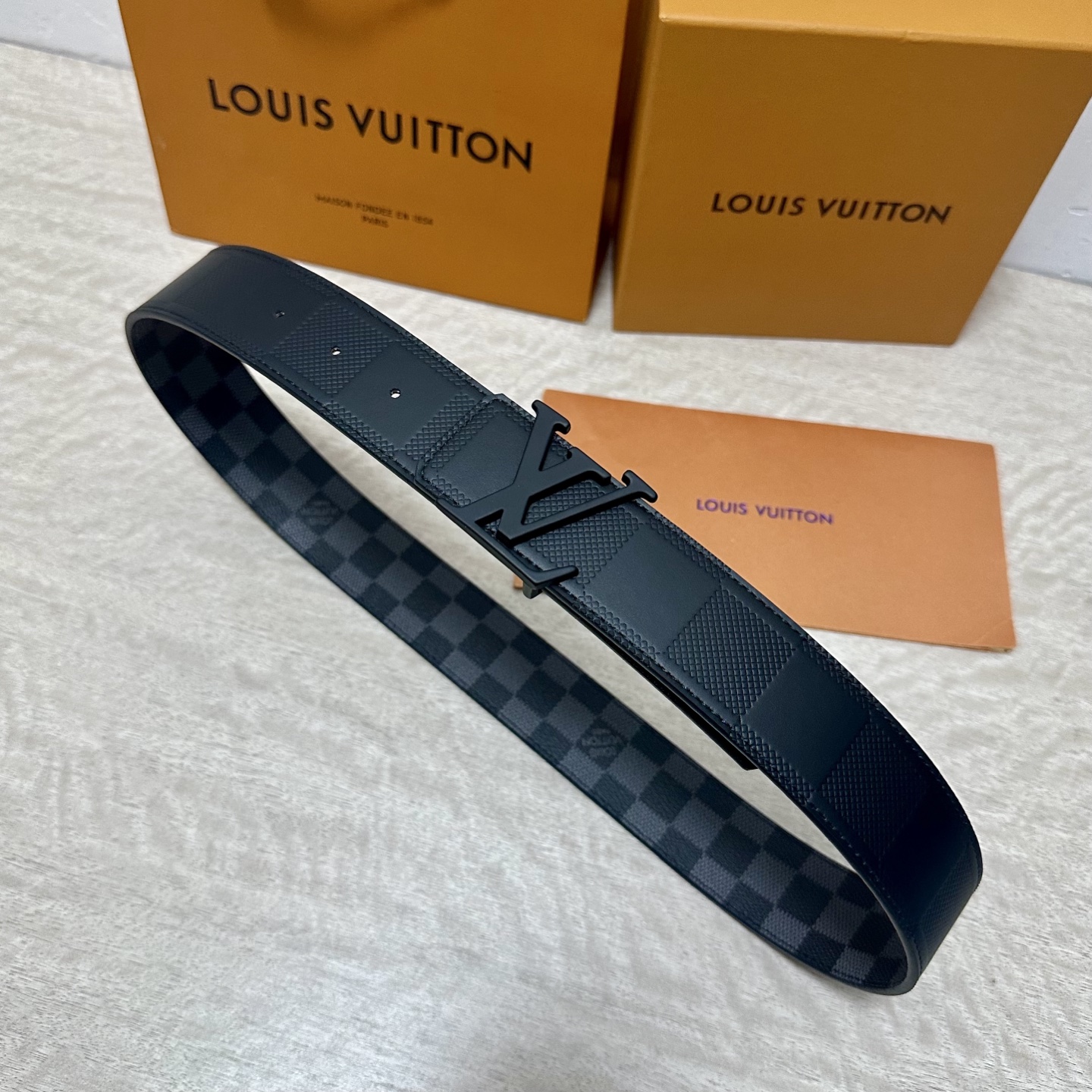 LV.路易威登 宽40MM双面原版小牛皮 搭配单钌钯电镀扣 完美的手感.油边 出众的设计.风格 高贵奢华