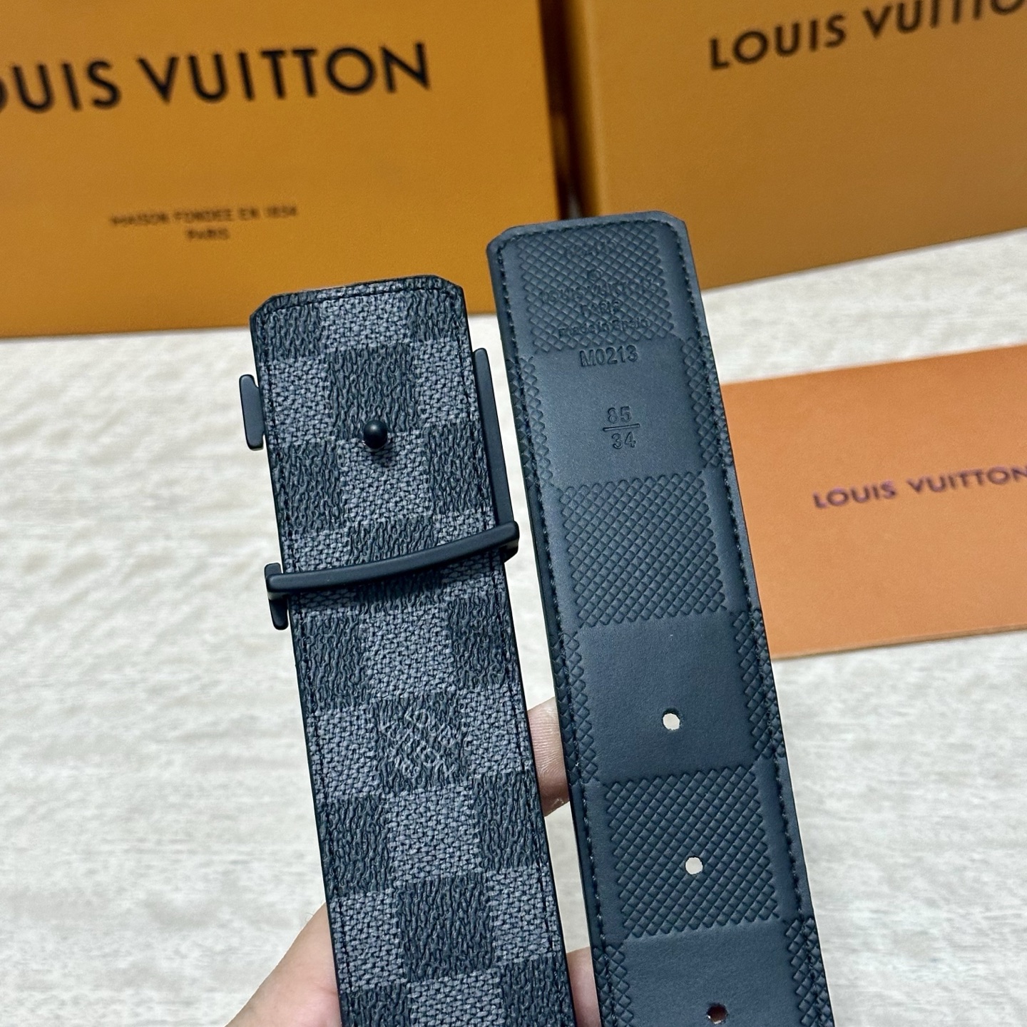 LV.路易威登 宽40MM双面原版小牛皮 搭配单钌钯电镀扣 完美的手感.油边 出众的设计.风格 高贵奢华