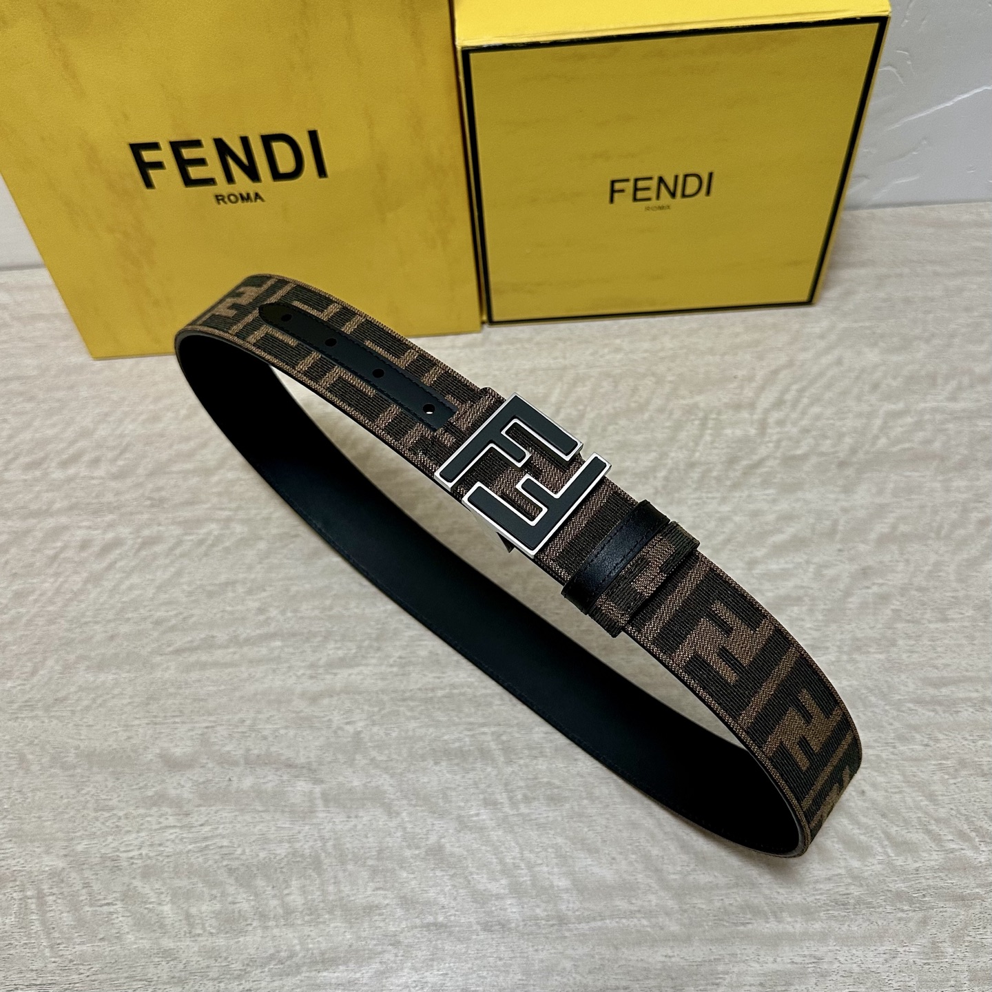 NO:741913,Original order, same style as FENDl (Fendi) counter, width 3.8CM, original customized fabric, single-ring belt steel buckle, FF pattern fabric material, black leather lining, single nail palladium-plated metal accessories, fashion trend, classic series, belt, fendi, fendi19860909原单 FENDl（芬迪）专柜同款 宽3.8CM 原版定制布料 单环皮带钢扣 FF图案布料材质 黑色皮革内衬 单钉镀钯金属配件 时尚潮流 经典系列,皮带,fendi,fendi,Belt