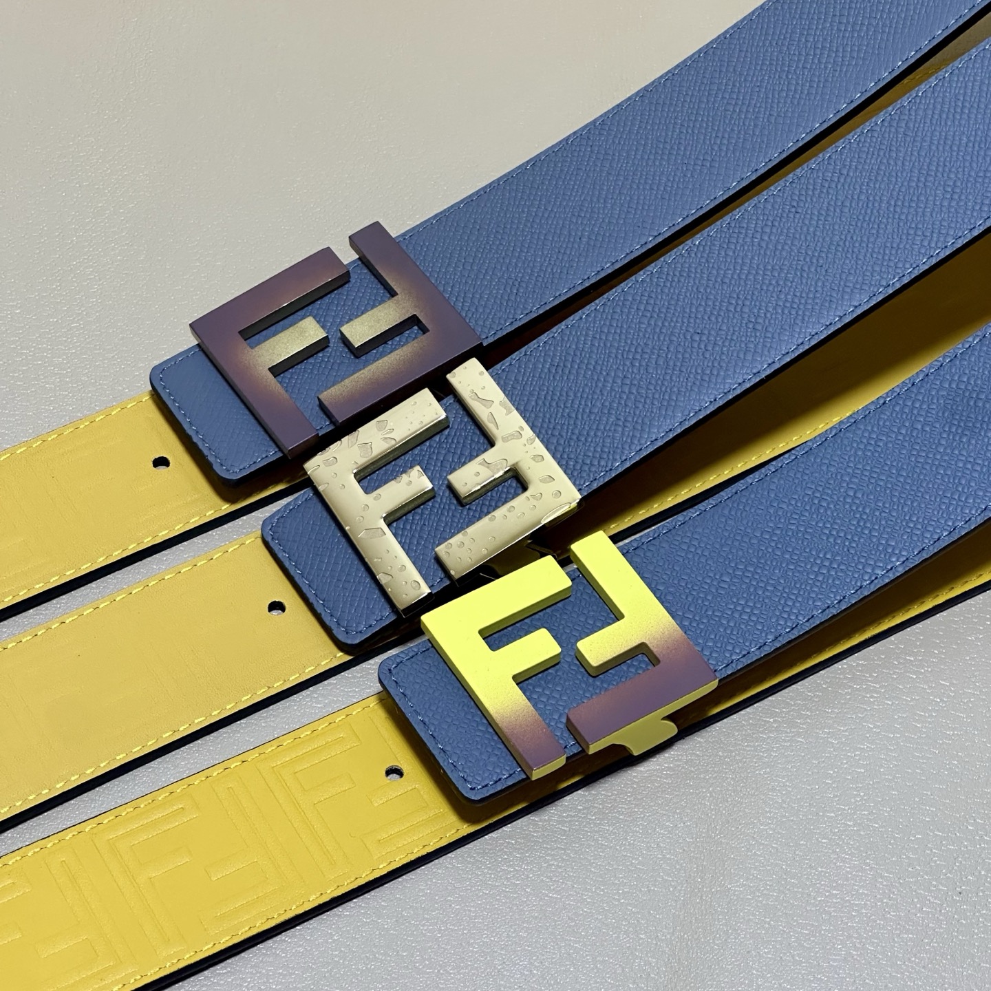 FENDl （芬迪）宽40MM双面原版小牛皮 搭配单钌钯电镀扣 完美的手感.油边 出众的设计.风格 高贵