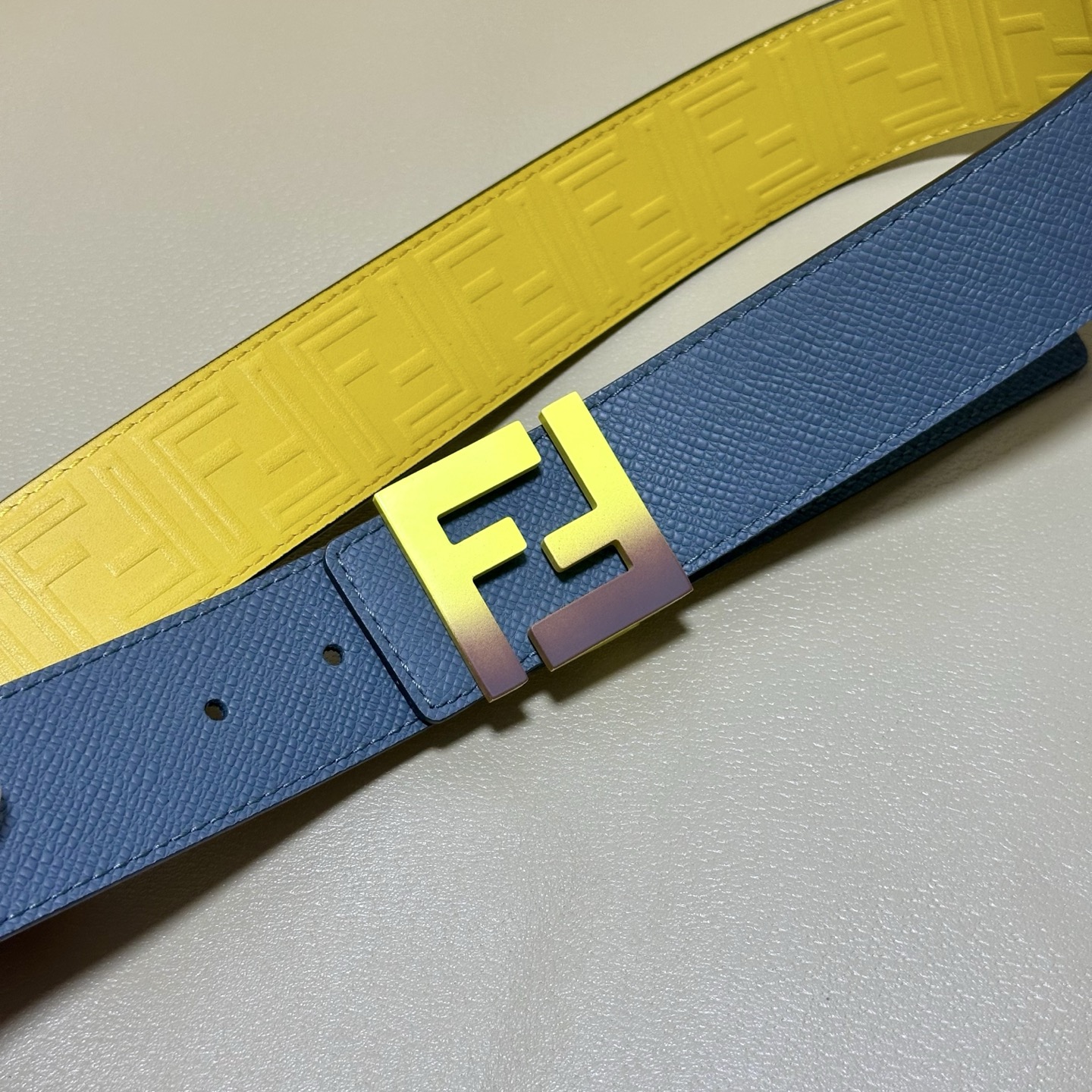 FENDl （芬迪）宽40MM双面原版小牛皮 搭配单钌钯电镀扣 完美的手感.油边 出众的设计.风格 高贵