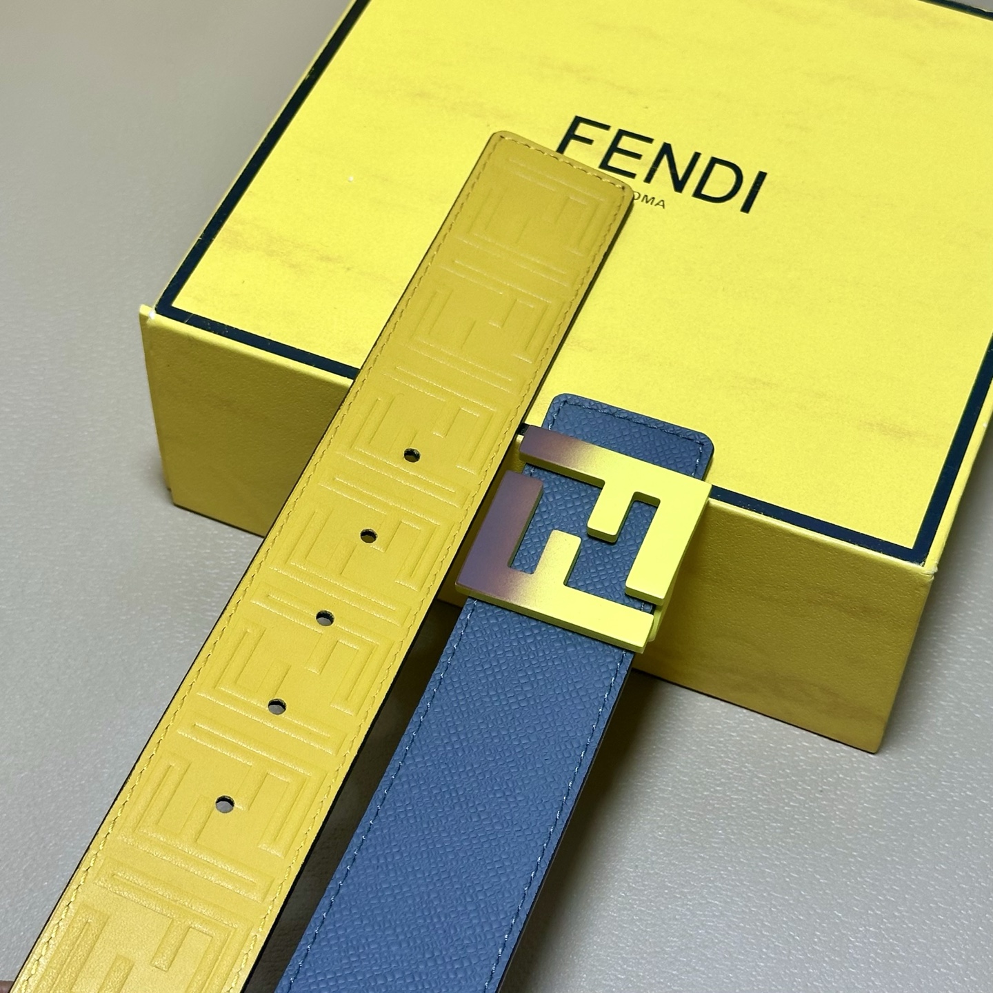 FENDl （芬迪）宽40MM双面原版小牛皮 搭配单钌钯电镀扣 完美的手感.油边 出众的设计.风格 高贵