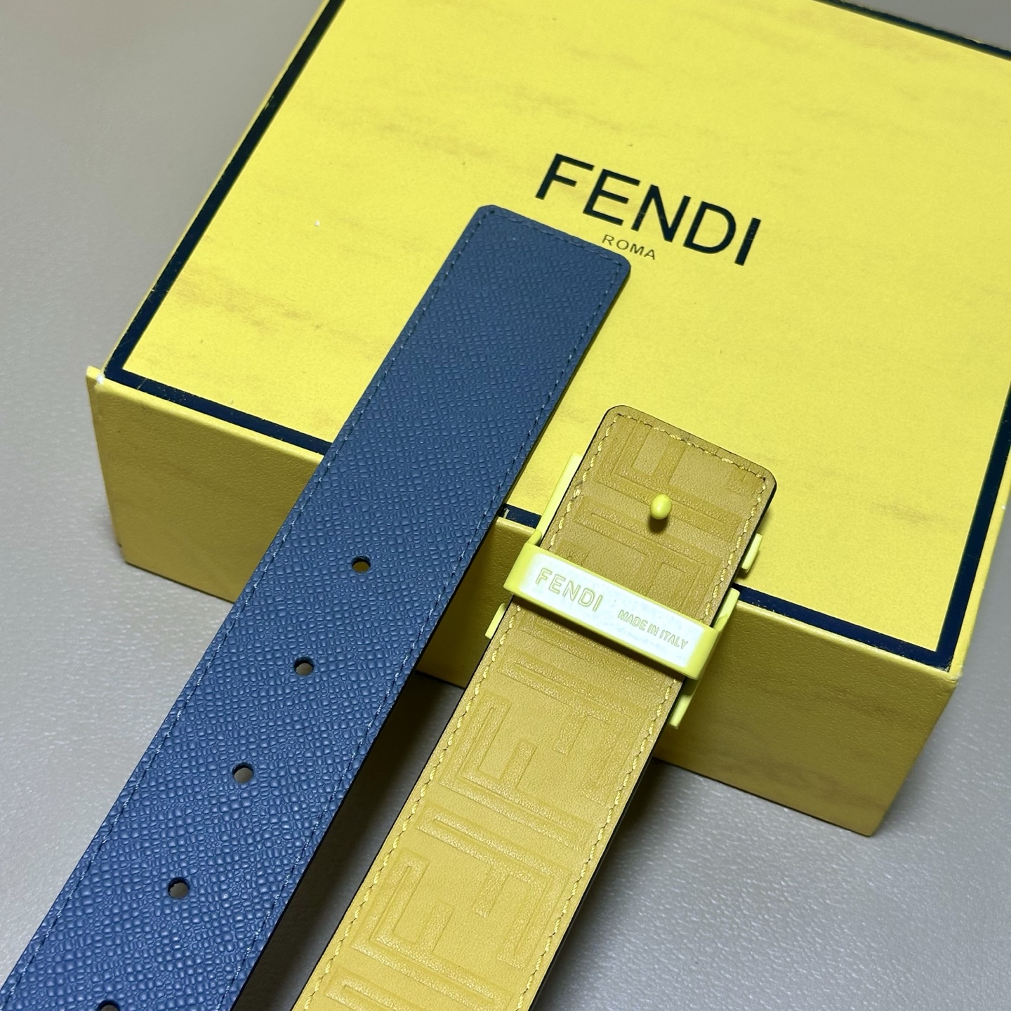 FENDl （芬迪）宽40MM双面原版小牛皮 搭配单钌钯电镀扣 完美的手感.油边 出众的设计.风格 高贵