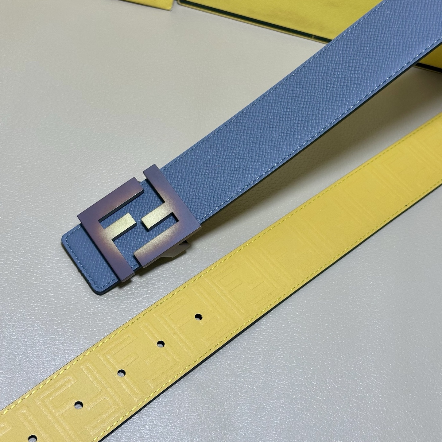 FENDl （芬迪）宽40MM双面原版小牛皮 搭配单钌钯电镀扣 完美的手感.油边 出众的设计.风格 高贵