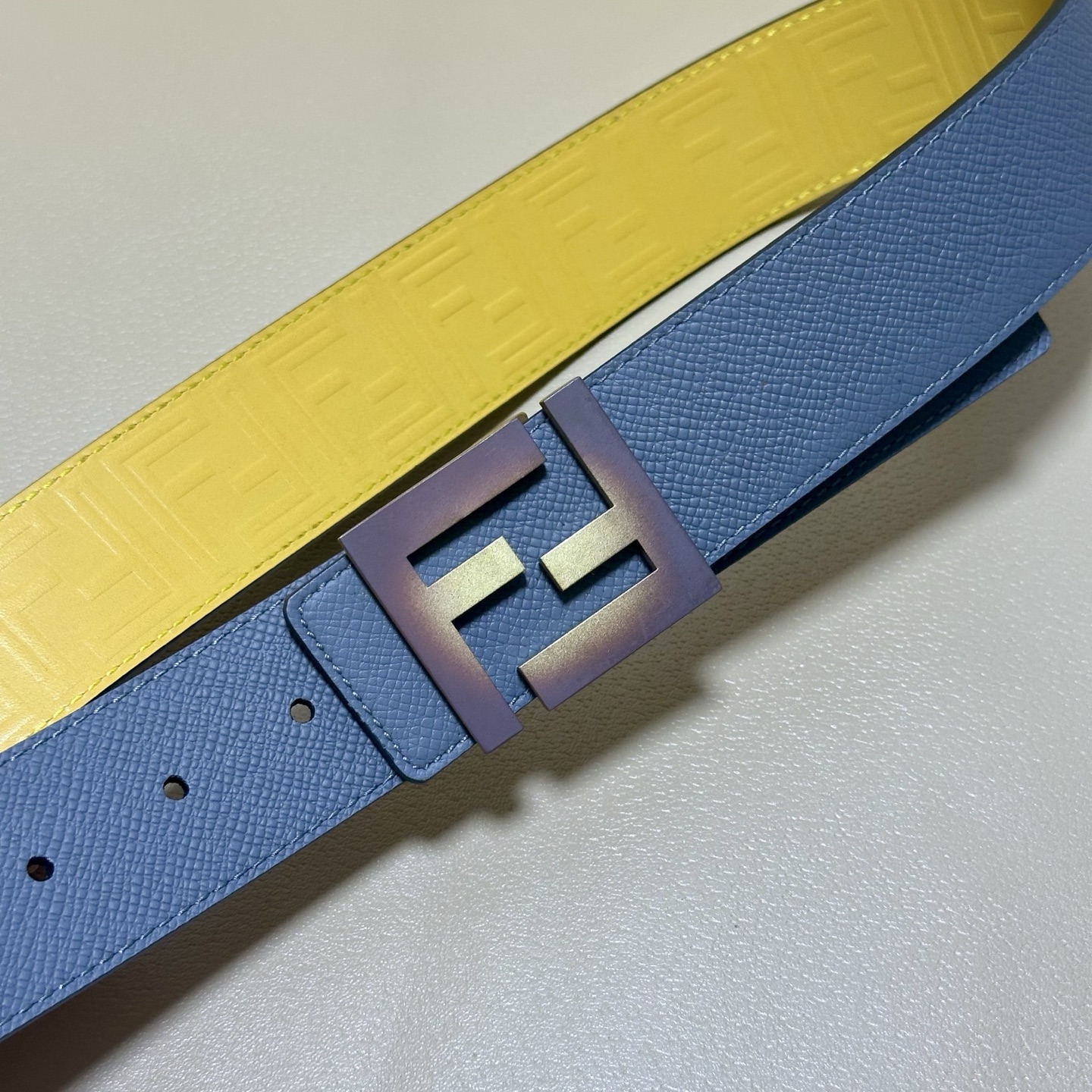 FENDl （芬迪）宽40MM双面原版小牛皮 搭配单钌钯电镀扣 完美的手感.油边 出众的设计.风格 高贵