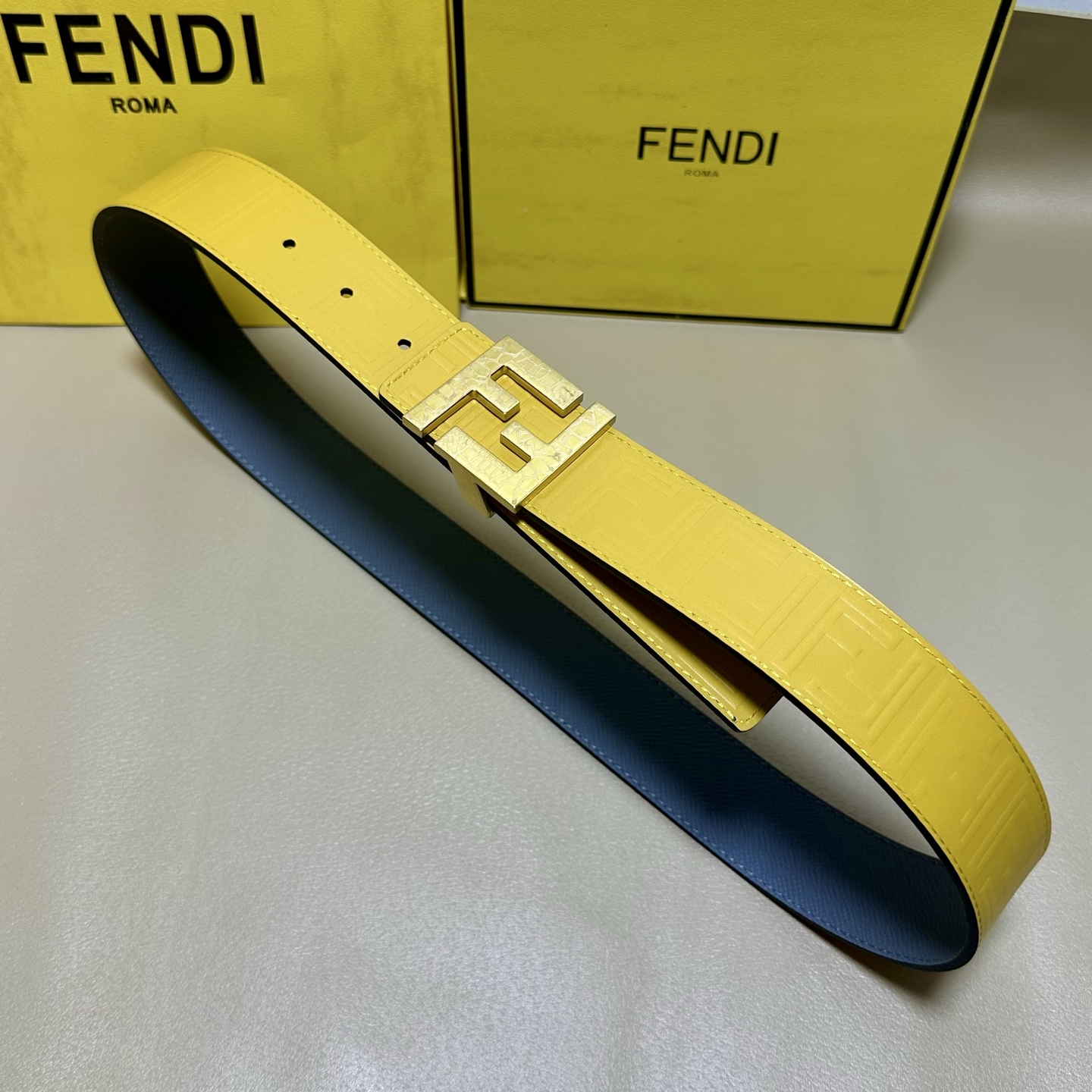 FENDl （芬迪）宽40MM双面原版小牛皮 搭配单钌钯电镀扣 完美的手感.油边 出众的设计.风格 高贵
