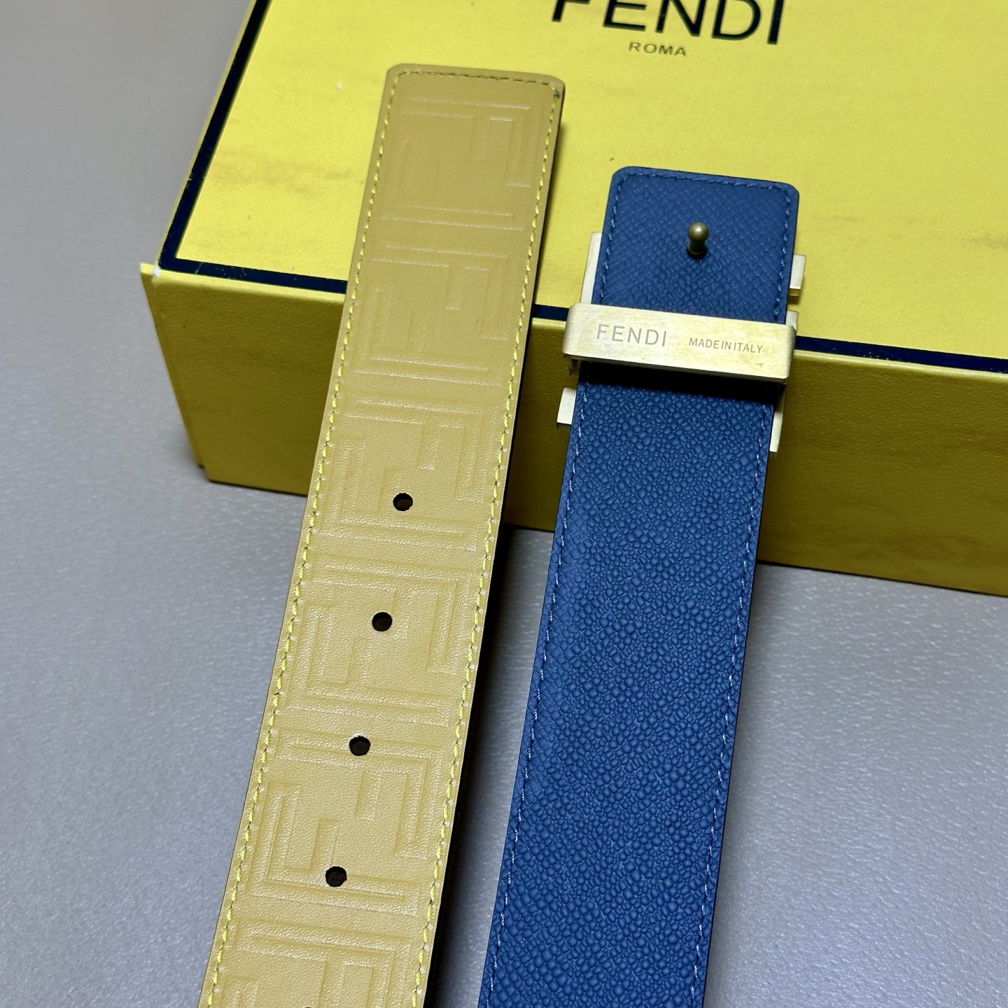 FENDl （芬迪）宽40MM双面原版小牛皮 搭配单钌钯电镀扣 完美的手感.油边 出众的设计.风格 高贵