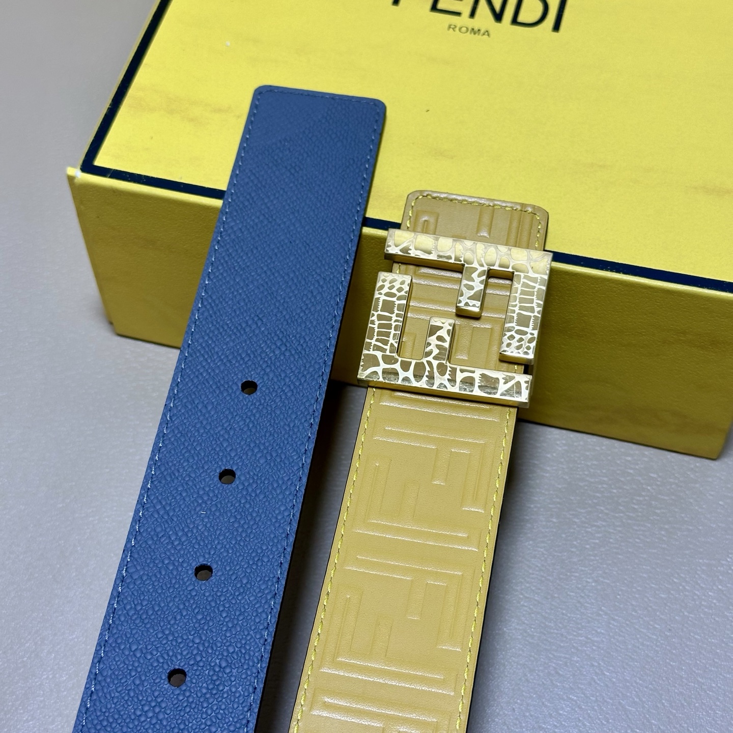 FENDl （芬迪）宽40MM双面原版小牛皮 搭配单钌钯电镀扣 完美的手感.油边 出众的设计.风格 高贵