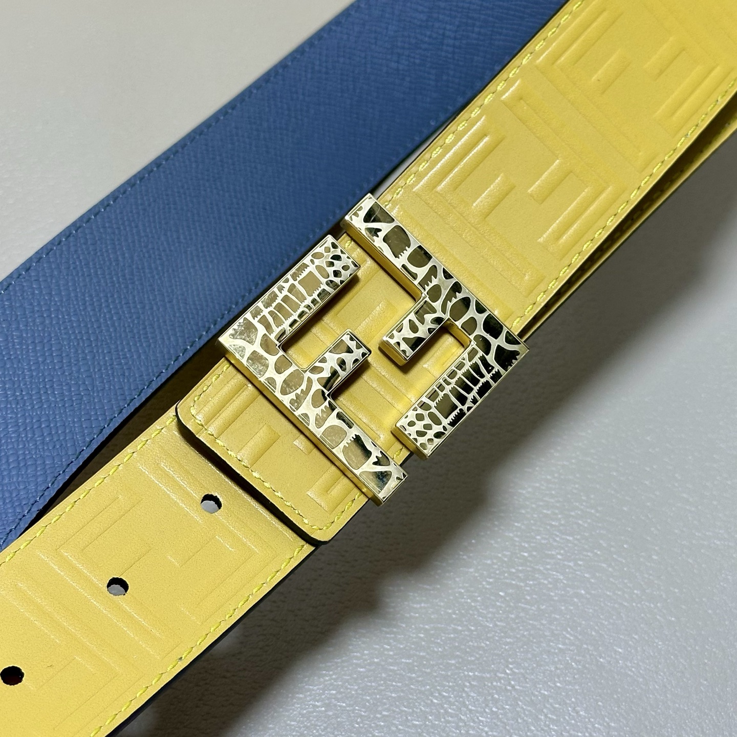 FENDl （芬迪）宽40MM双面原版小牛皮 搭配单钌钯电镀扣 完美的手感.油边 出众的设计.风格 高贵