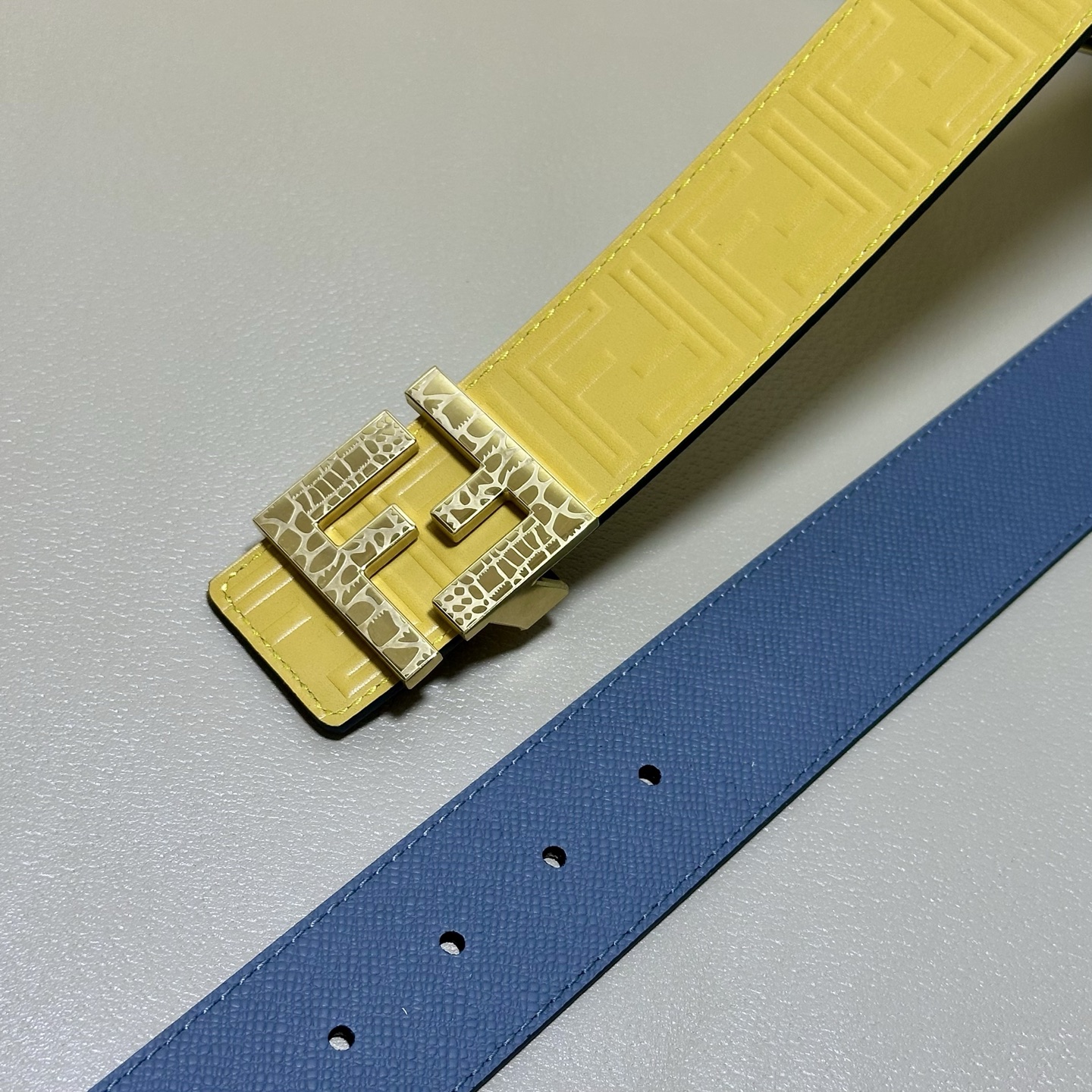 FENDl （芬迪）宽40MM双面原版小牛皮 搭配单钌钯电镀扣 完美的手感.油边 出众的设计.风格 高贵