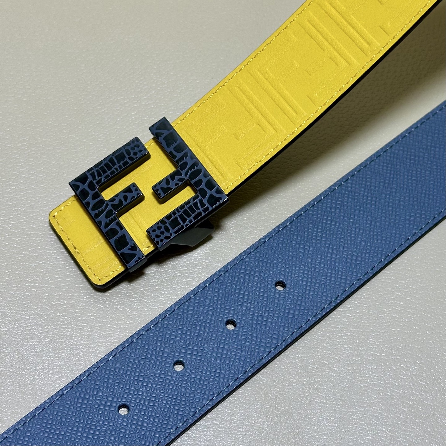 FENDl （芬迪）宽40MM双面原版小牛皮 搭配单钌钯电镀扣 完美的手感.油边 出众的设计.风格 高贵