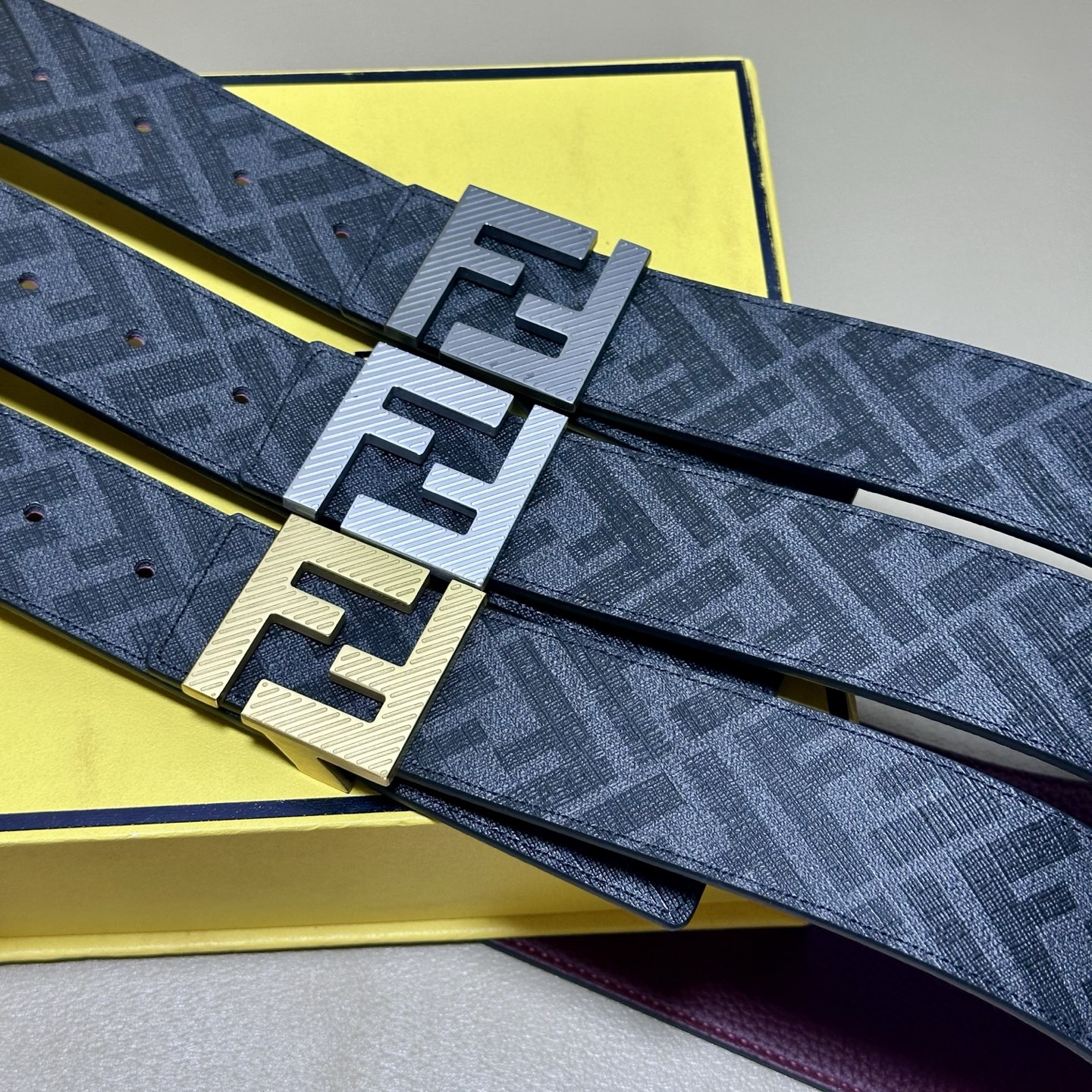 FENDI（芬迪）专柜同款 宽4.0CM 双环正反用腰带 FF按钉搭扣 酒红色Cuoio Romano皮