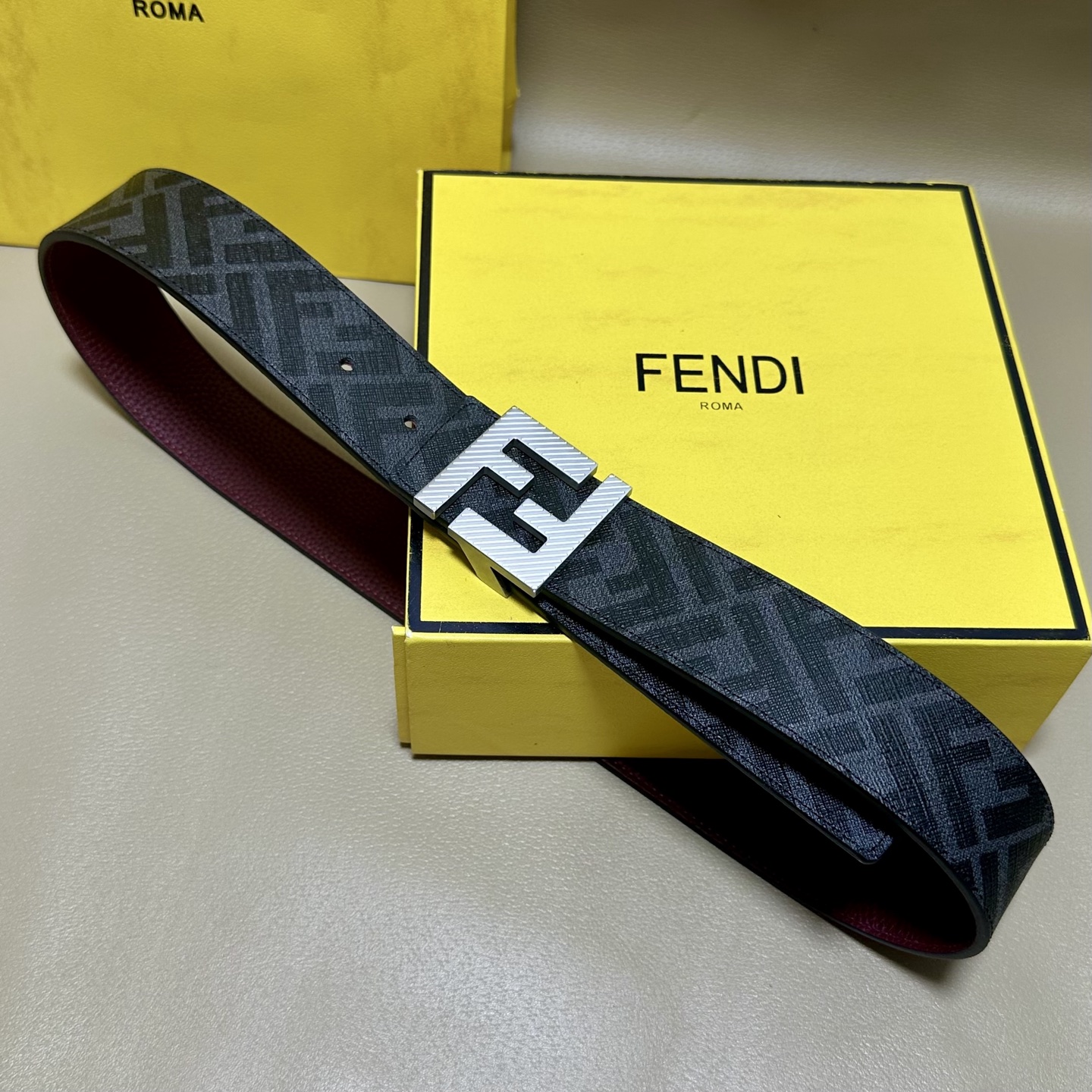 FENDI（芬迪）专柜同款 宽4.0CM 双环正反用腰带 FF按钉搭扣 酒红色Cuoio Romano皮