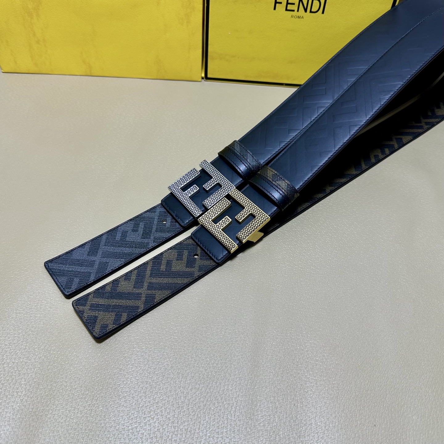FENDI（芬迪）专柜同款 宽4.0CM 双环正反用腰带 FF按钉搭扣 黑色Cuoio Romano皮革