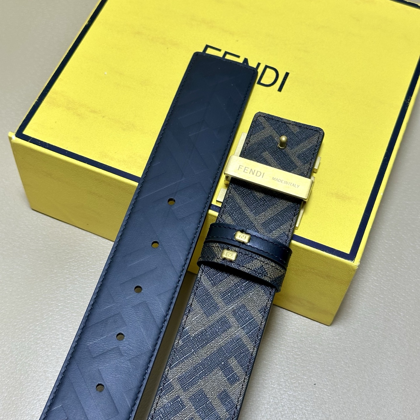 FENDI（芬迪）专柜同款 宽4.0CM 双环正反用腰带 FF按钉搭扣 黑色Cuoio Romano皮革