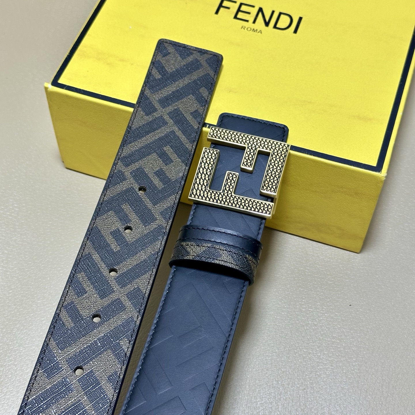 FENDI（芬迪）专柜同款 宽4.0CM 双环正反用腰带 FF按钉搭扣 黑色Cuoio Romano皮革