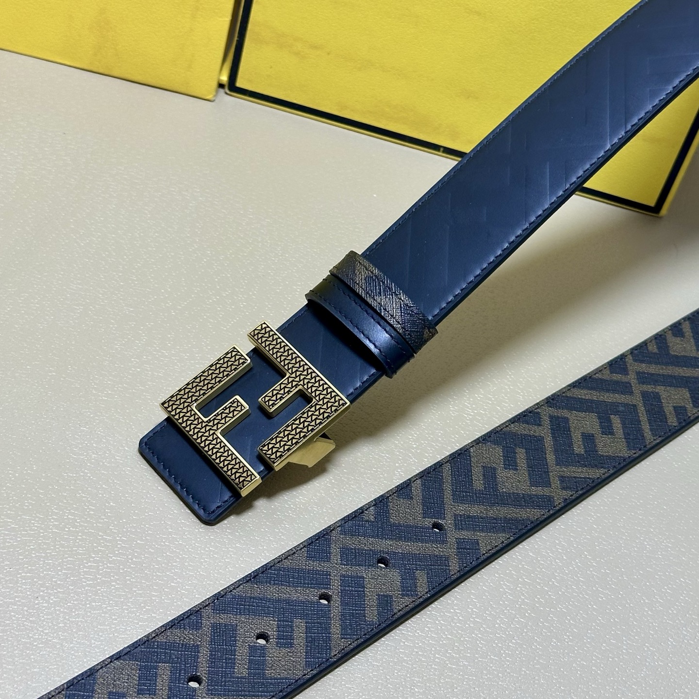 FENDI（芬迪）专柜同款 宽4.0CM 双环正反用腰带 FF按钉搭扣 黑色Cuoio Romano皮革