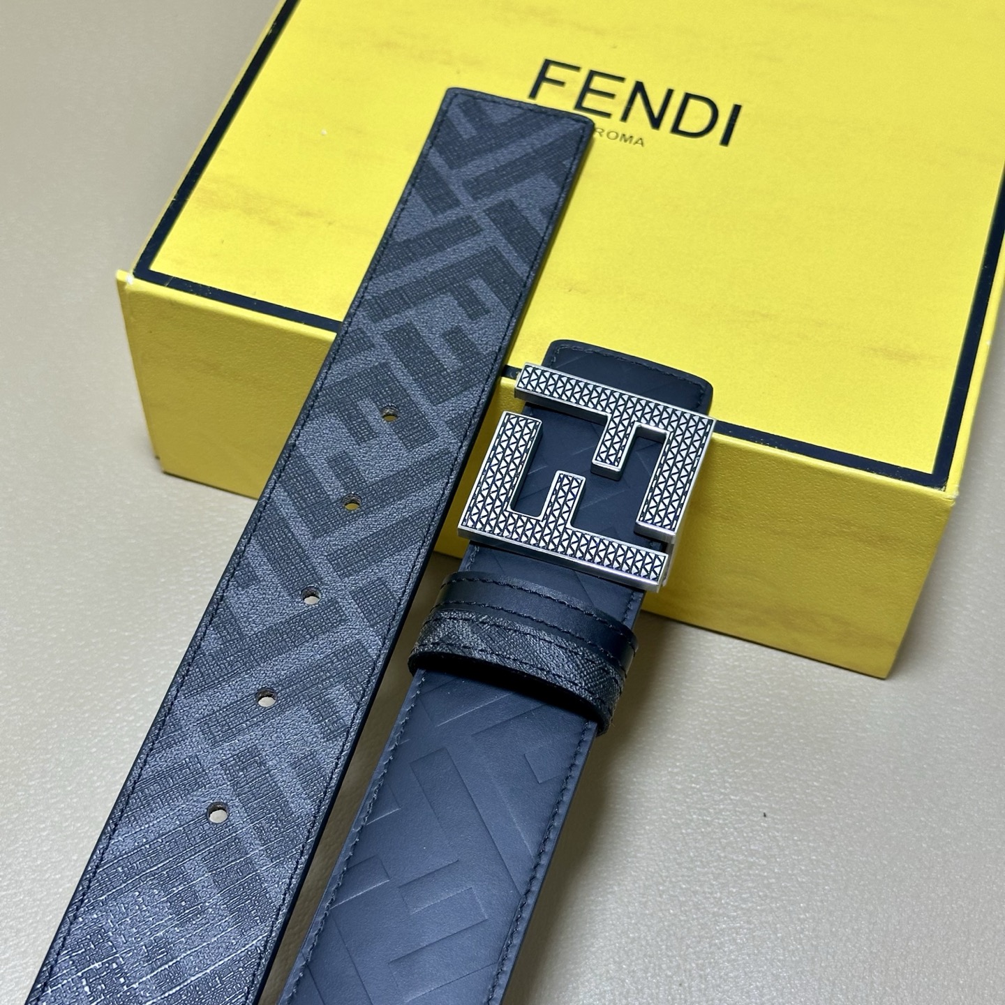 FENDI（芬迪）专柜同款 宽4.0CM 双环正反用腰带 FF按钉搭扣 黑色Cuoio Romano皮革