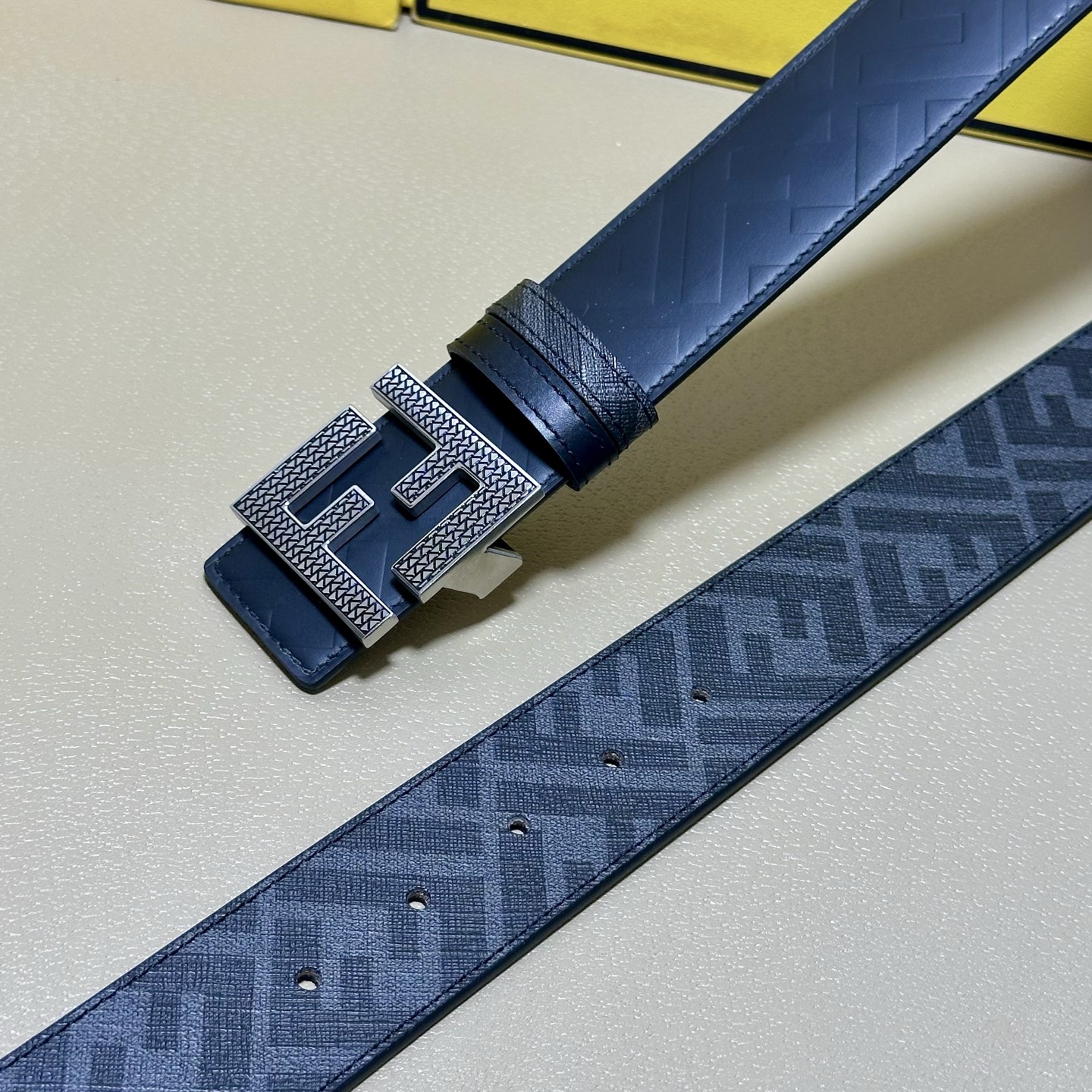 FENDI（芬迪）专柜同款 宽4.0CM 双环正反用腰带 FF按钉搭扣 黑色Cuoio Romano皮革