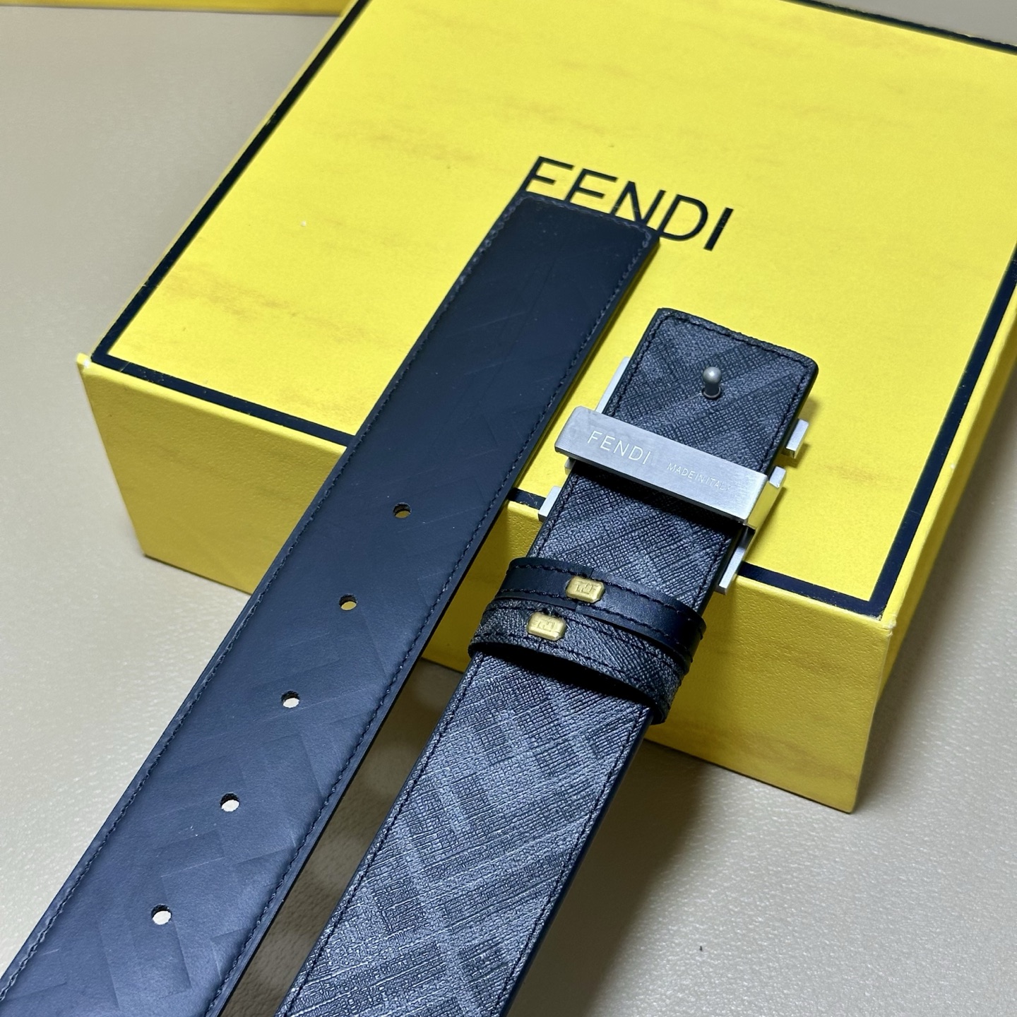 FENDI（芬迪）专柜同款 宽4.0CM 双环正反用腰带 FF按钉搭扣 黑色Cuoio Romano皮革