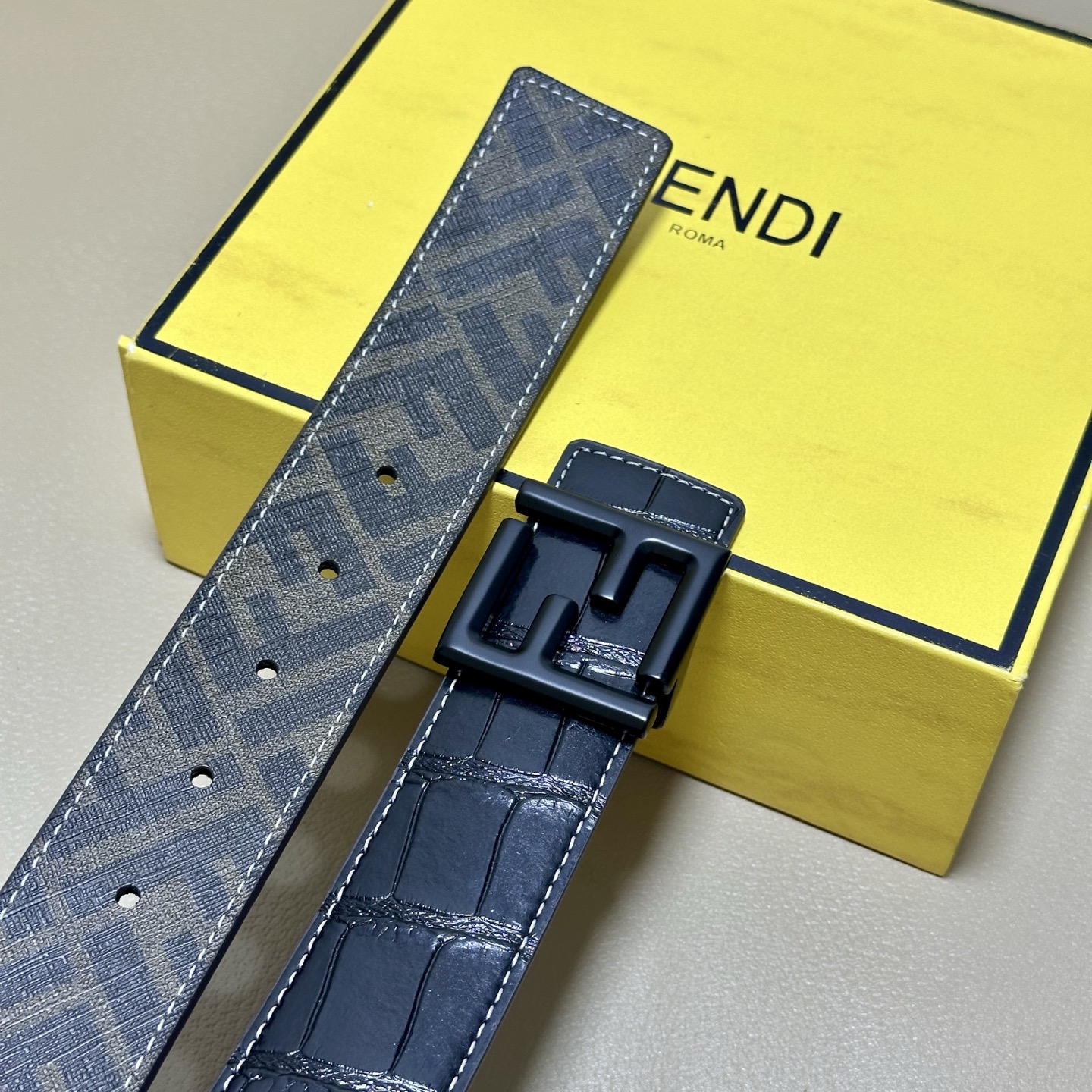 FENDI（芬迪）专柜同款 宽4.0CM 双环正反用腰带 FF按钉搭扣 黑色Cuoio Romano皮革