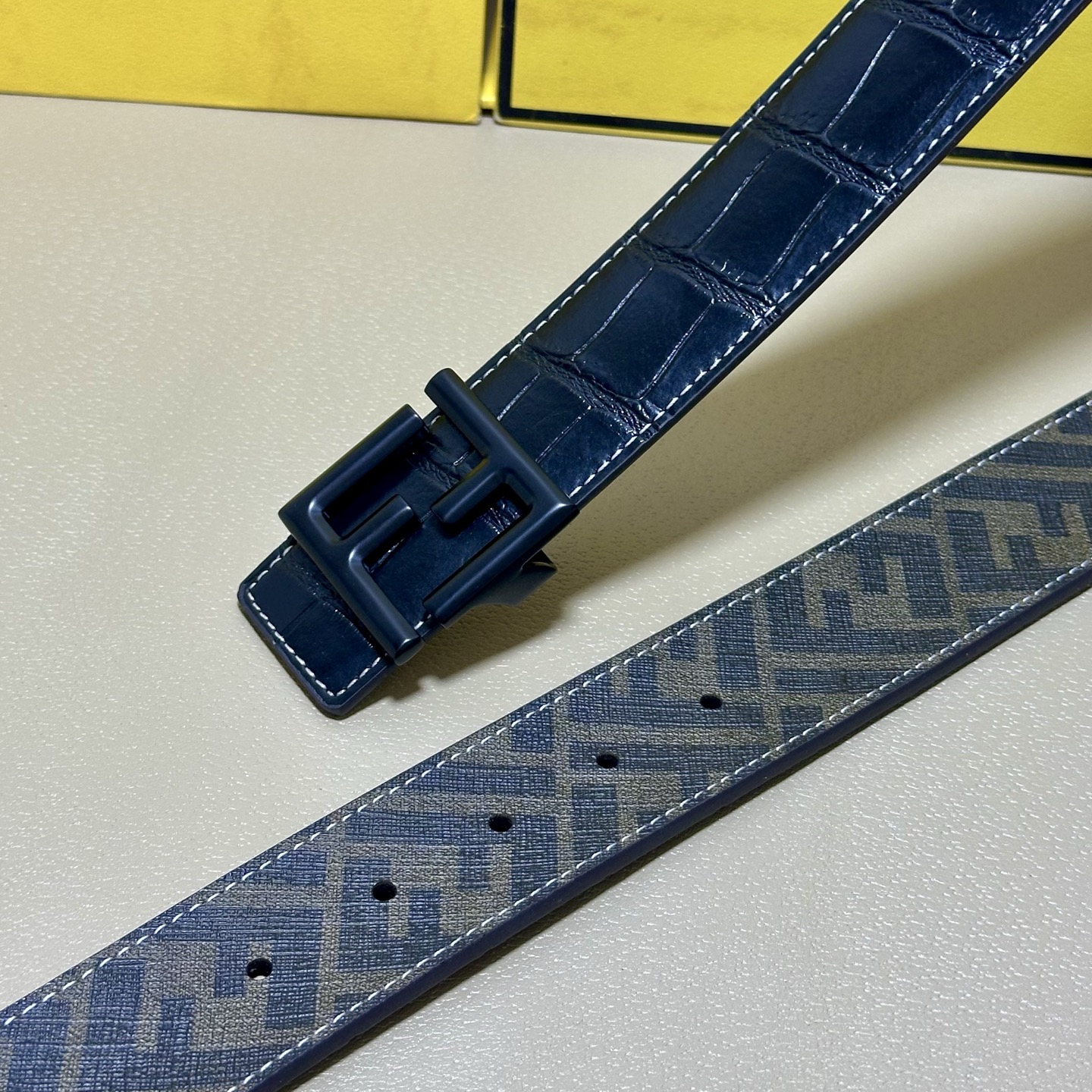 FENDI（芬迪）专柜同款 宽4.0CM 双环正反用腰带 FF按钉搭扣 黑色Cuoio Romano皮革