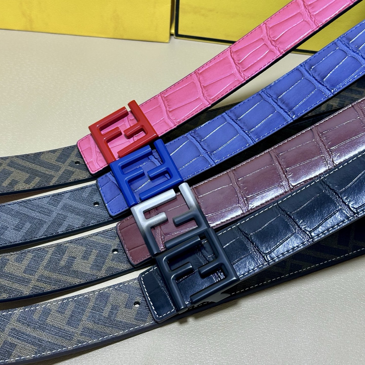 FENDI（芬迪）专柜同款 宽4.0CM 双环正反用腰带 FF按钉搭扣 黑色Cuoio Romano皮革