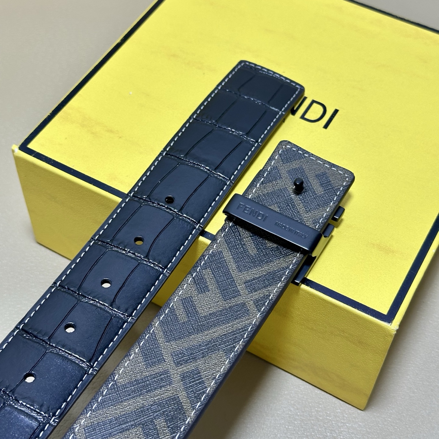 FENDI（芬迪）专柜同款 宽4.0CM 双环正反用腰带 FF按钉搭扣 黑色Cuoio Romano皮革