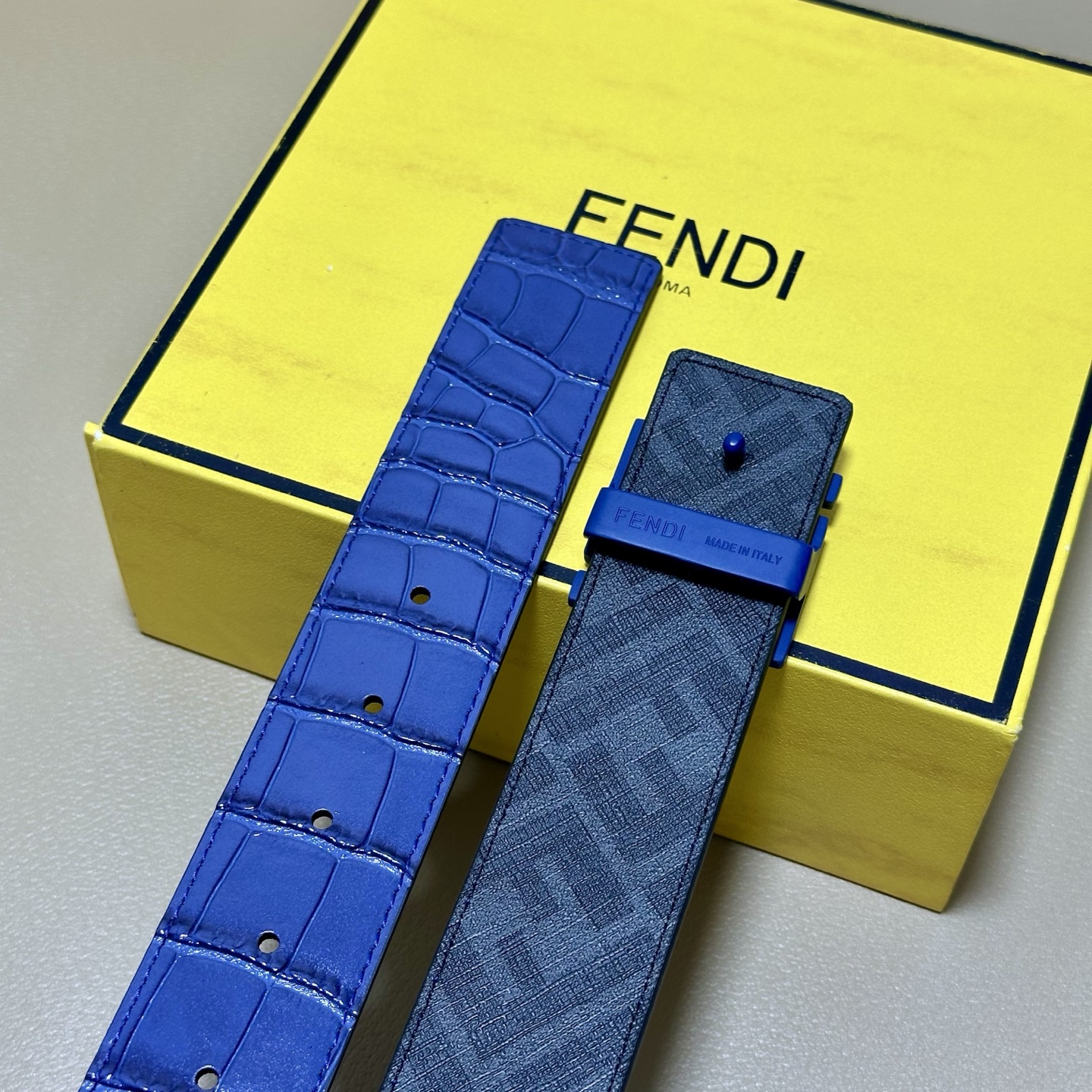 FENDI（芬迪）专柜同款 宽4.0CM 双环正反用腰带 FF按钉搭扣 蓝色Cuoio Romano皮革