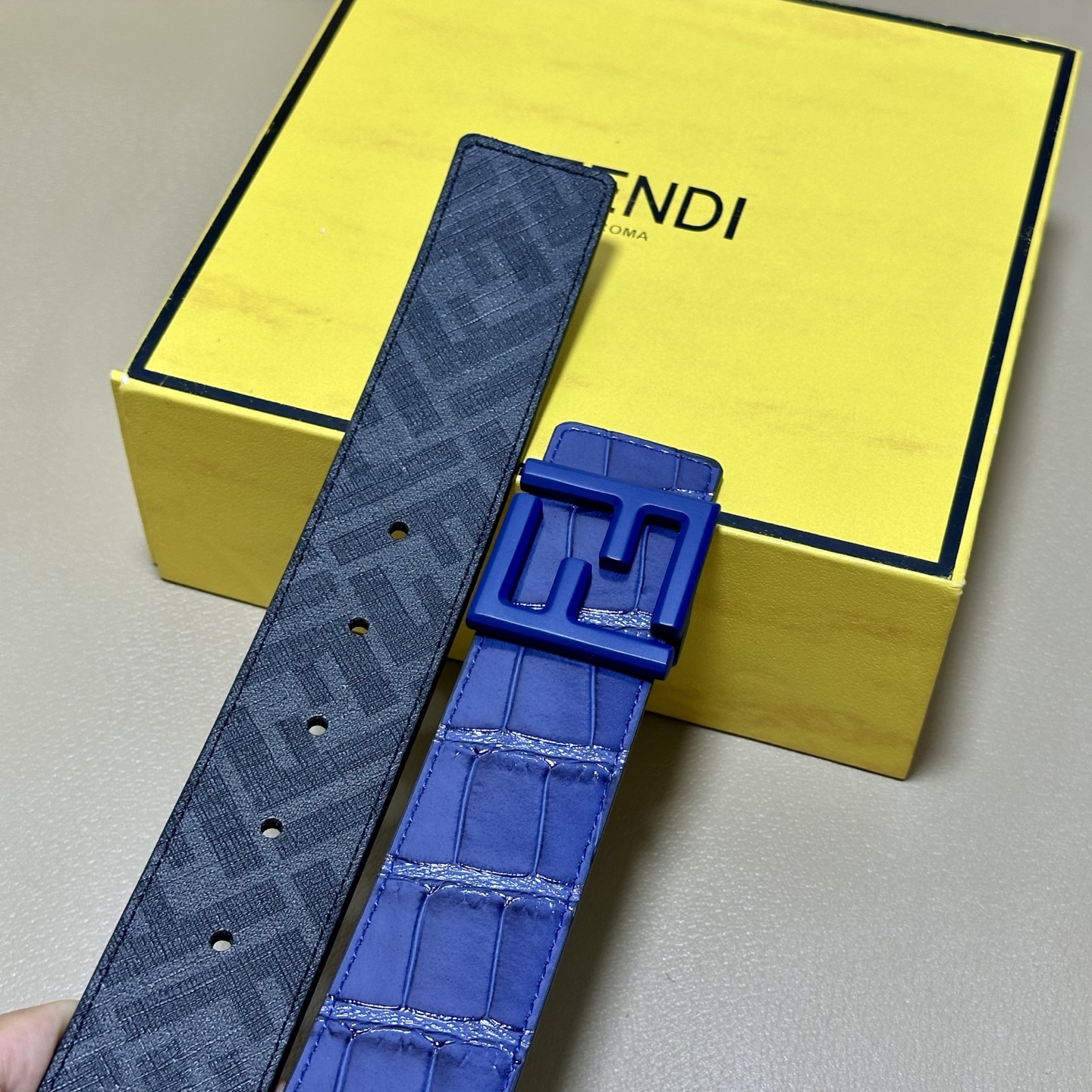 FENDI（芬迪）专柜同款 宽4.0CM 双环正反用腰带 FF按钉搭扣 蓝色Cuoio Romano皮革