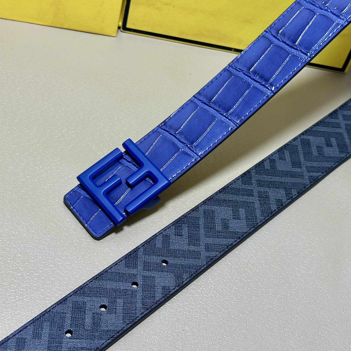 FENDI（芬迪）专柜同款 宽4.0CM 双环正反用腰带 FF按钉搭扣 蓝色Cuoio Romano皮革