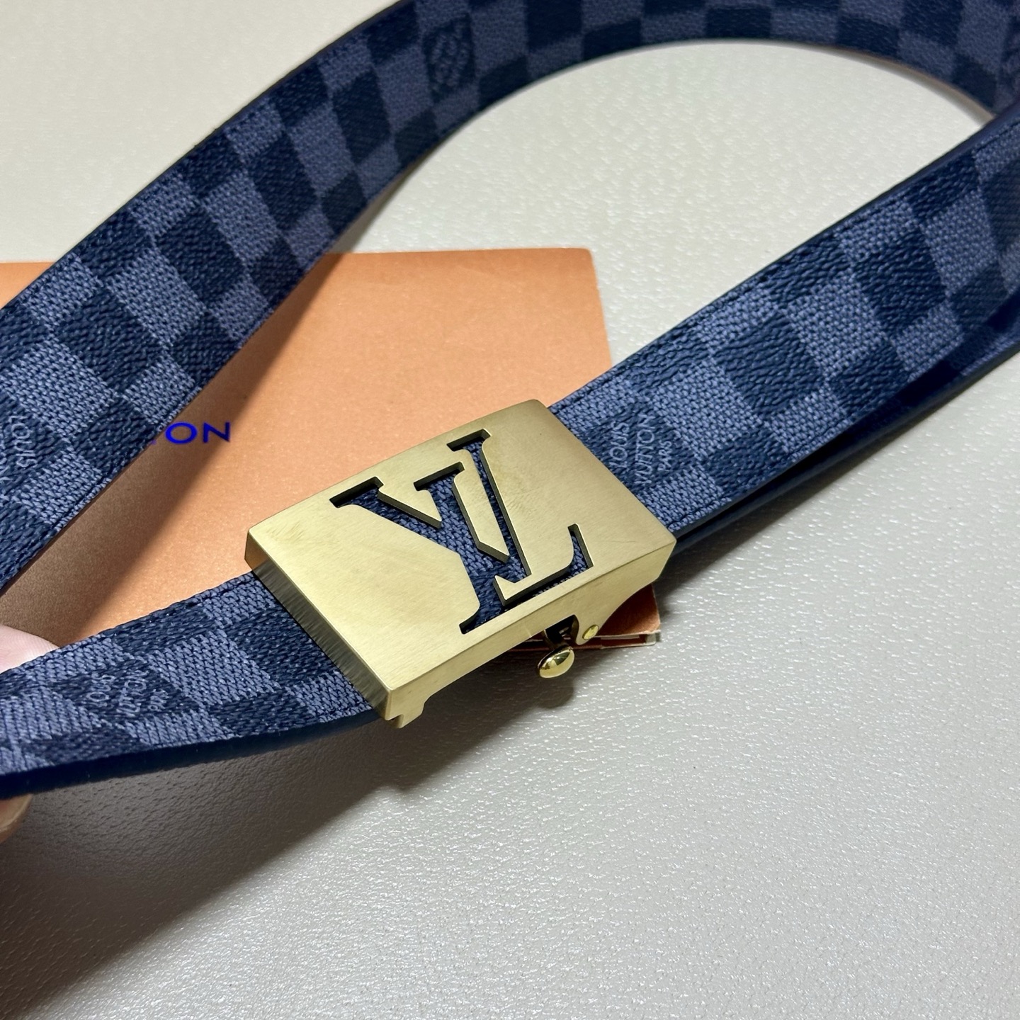 ［自动扣腰带］LV 宽3.5MM 双面进口头层牛皮制作 搭配经典钢扣 真材实料 时尚经典 做工精致 高端