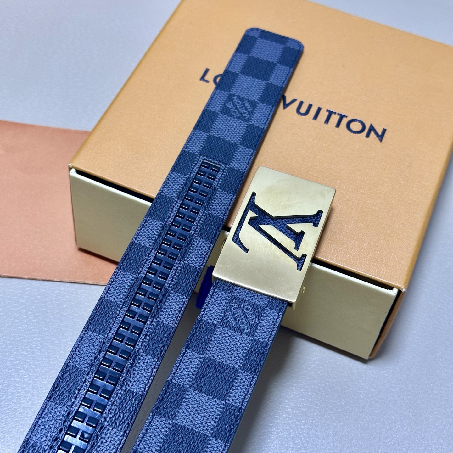 ［自动扣腰带］LV 宽3.5MM 双面进口头层牛皮制作 搭配经典钢扣 真材实料 时尚经典 做工精致 高端