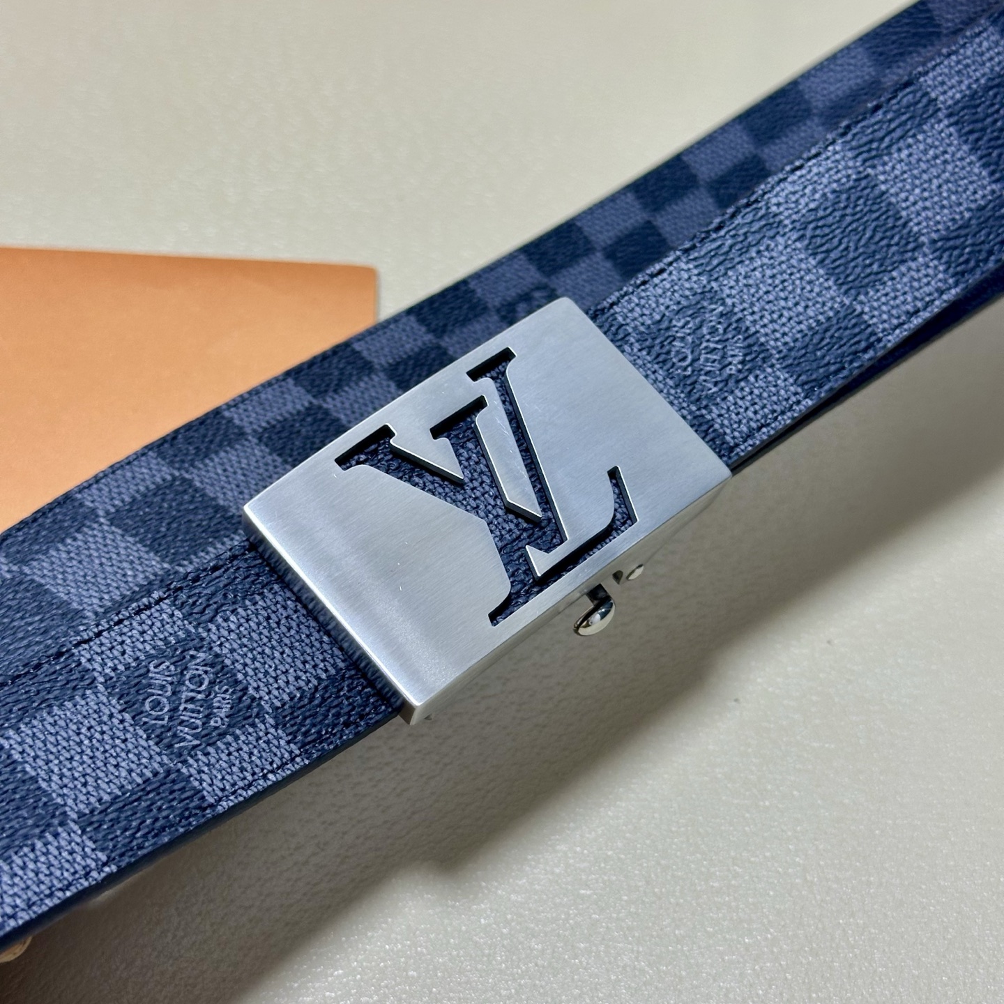 ［自动扣腰带］LV 宽3.5MM 双面进口头层牛皮制作 搭配经典钢扣 真材实料 时尚经典 做工精致 高端