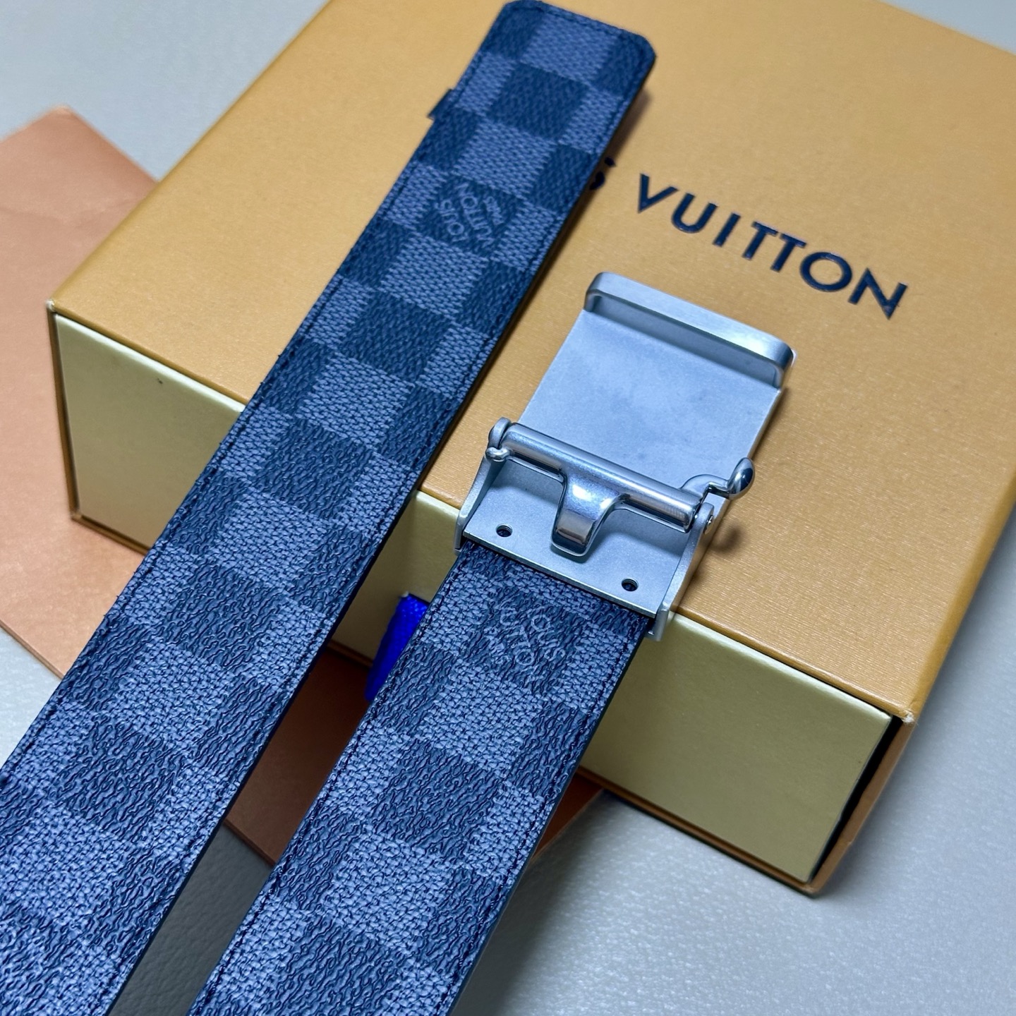 ［自动扣腰带］LV 宽3.5MM 双面进口头层牛皮制作 搭配经典钢扣 真材实料 时尚经典 做工精致 高端
