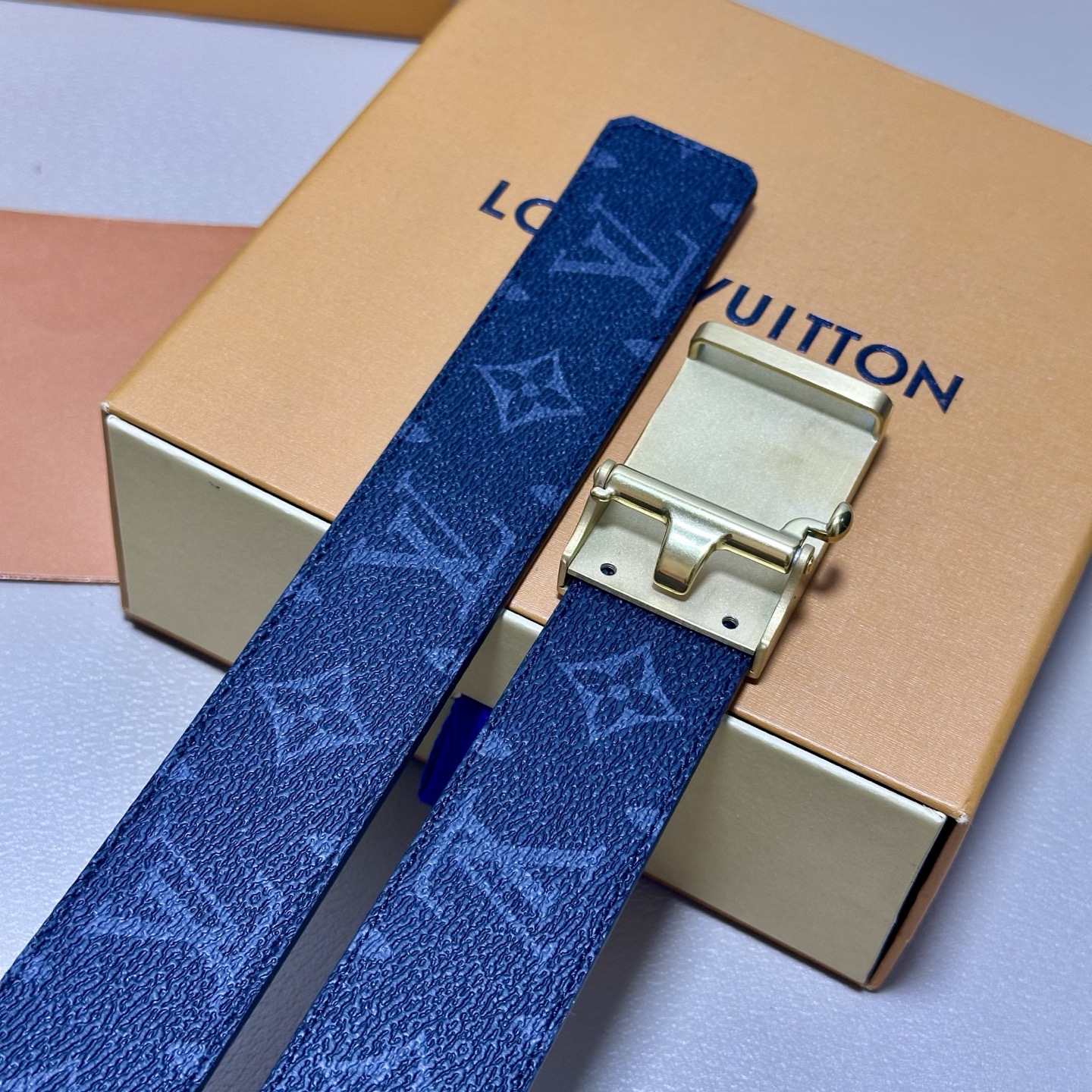 ［自动扣腰带］LV 宽3.5MM 双面进口头层牛皮制作 搭配经典钢扣 真材实料 时尚经典 做工精致 高端