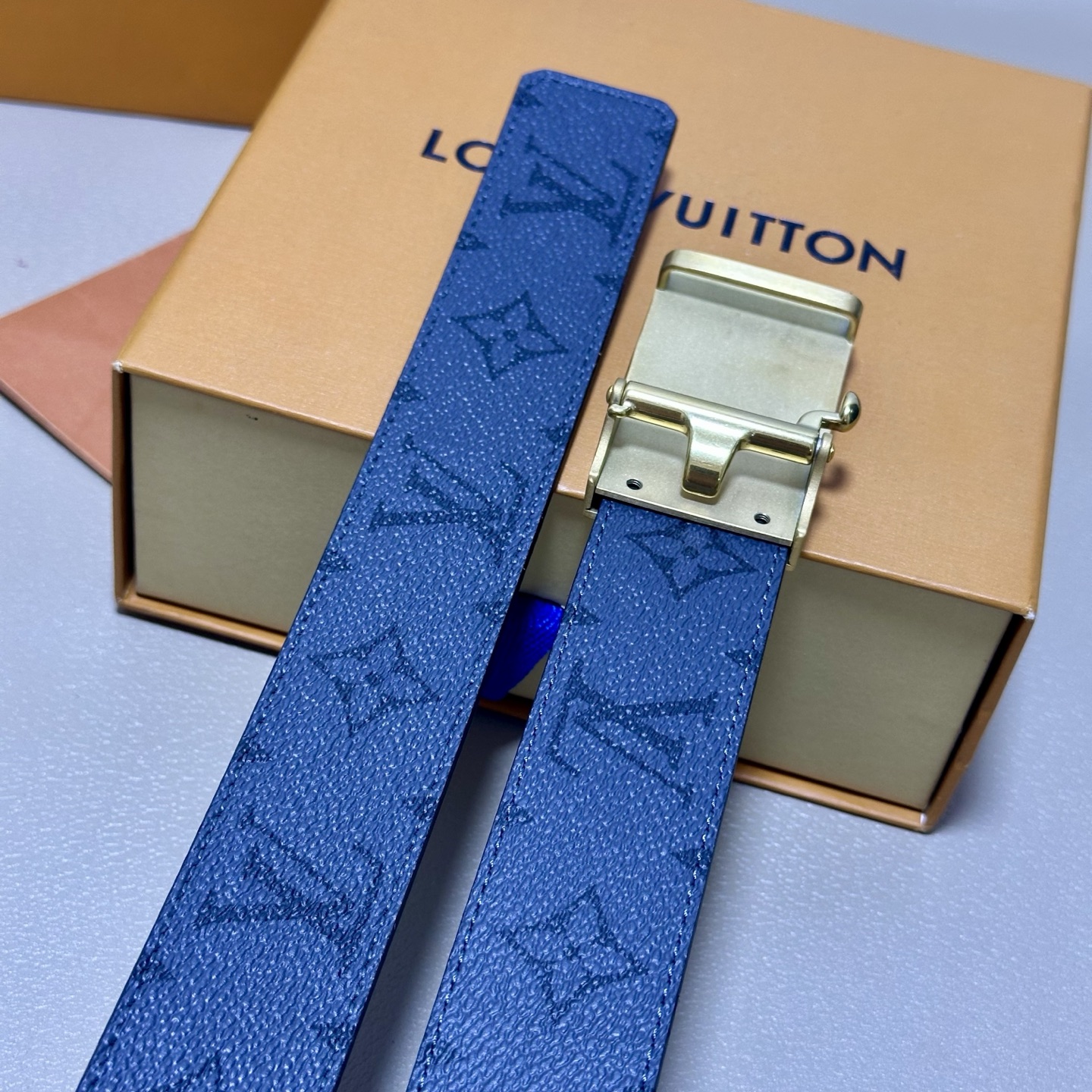 ［自动扣腰带］LV 宽3.5MM 双面进口头层牛皮制作 搭配经典钢扣 真材实料 时尚经典 做工精致 高端