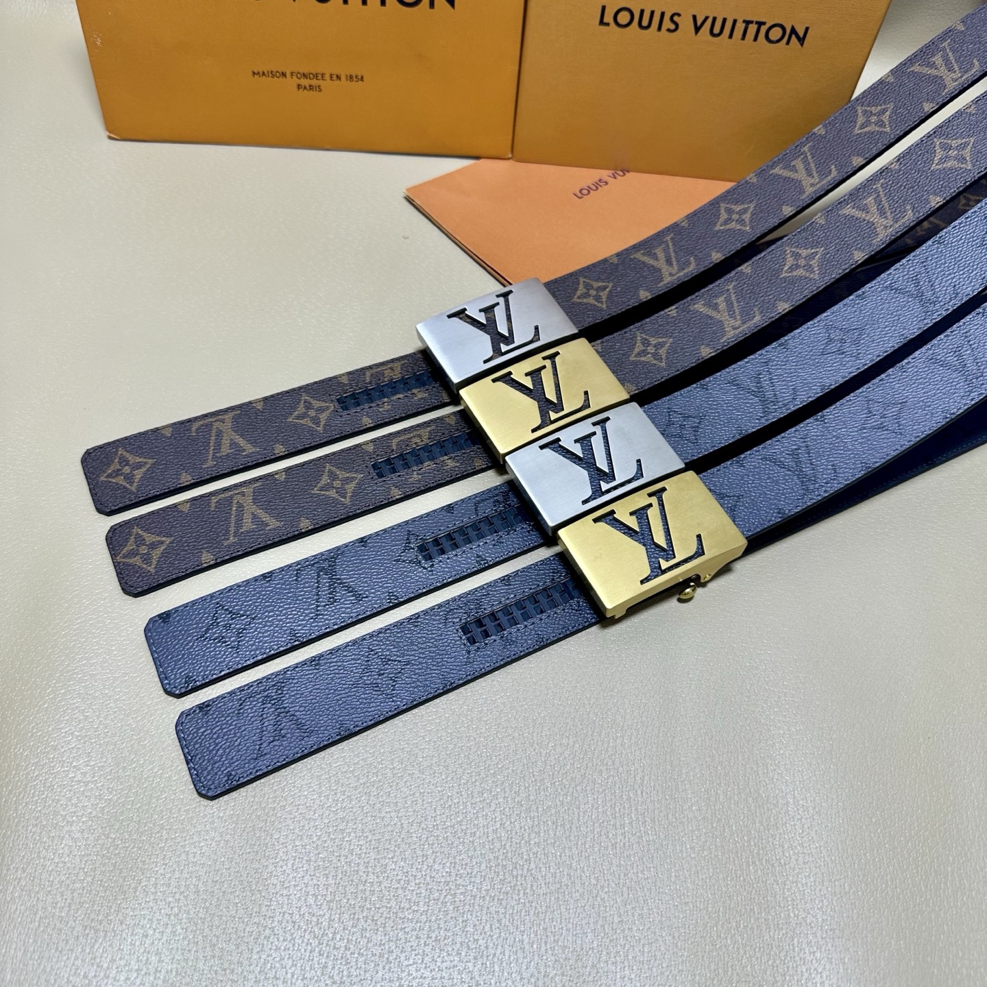 ［自动扣腰带］LV 宽3.5MM 双面进口头层牛皮制作 搭配经典钢扣 真材实料 时尚经典 做工精致 高端