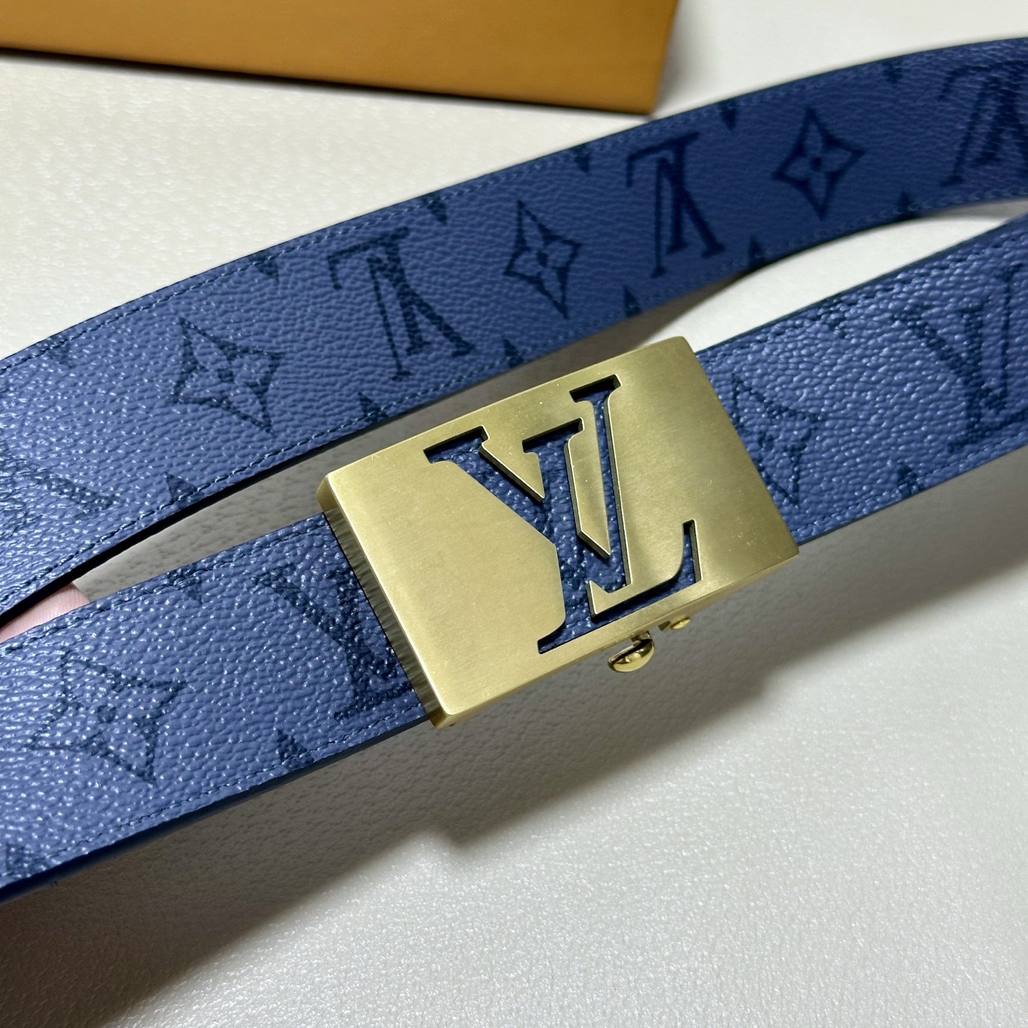 ［自动扣腰带］LV 宽3.5MM 双面进口头层牛皮制作 搭配经典钢扣 真材实料 时尚经典 做工精致 高端