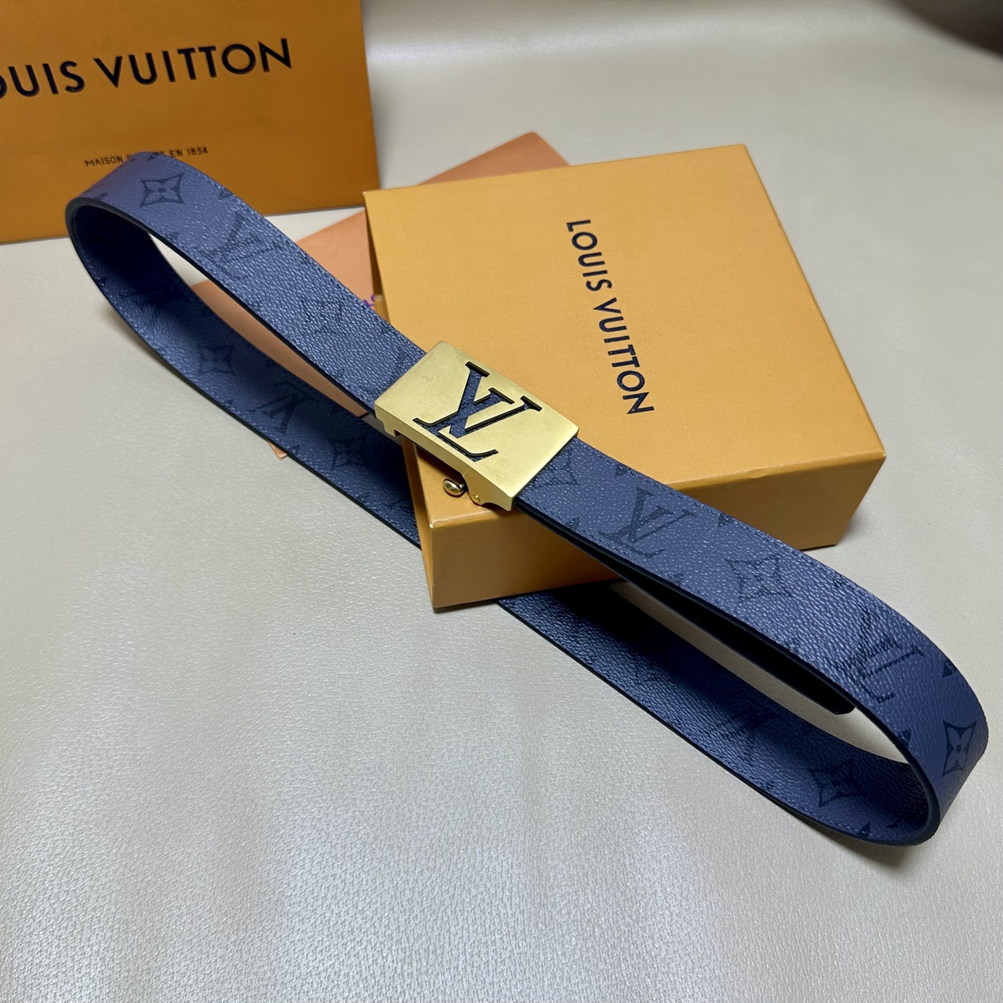 ［自动扣腰带］LV 宽3.5MM 双面进口头层牛皮制作 搭配经典钢扣 真材实料 时尚经典 做工精致 高端