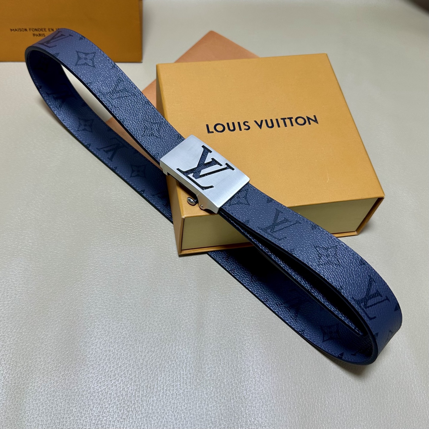 ［自动扣腰带］LV 宽3.5MM 双面进口头层牛皮制作 搭配经典钢扣 真材实料 时尚经典 做工精致 高端