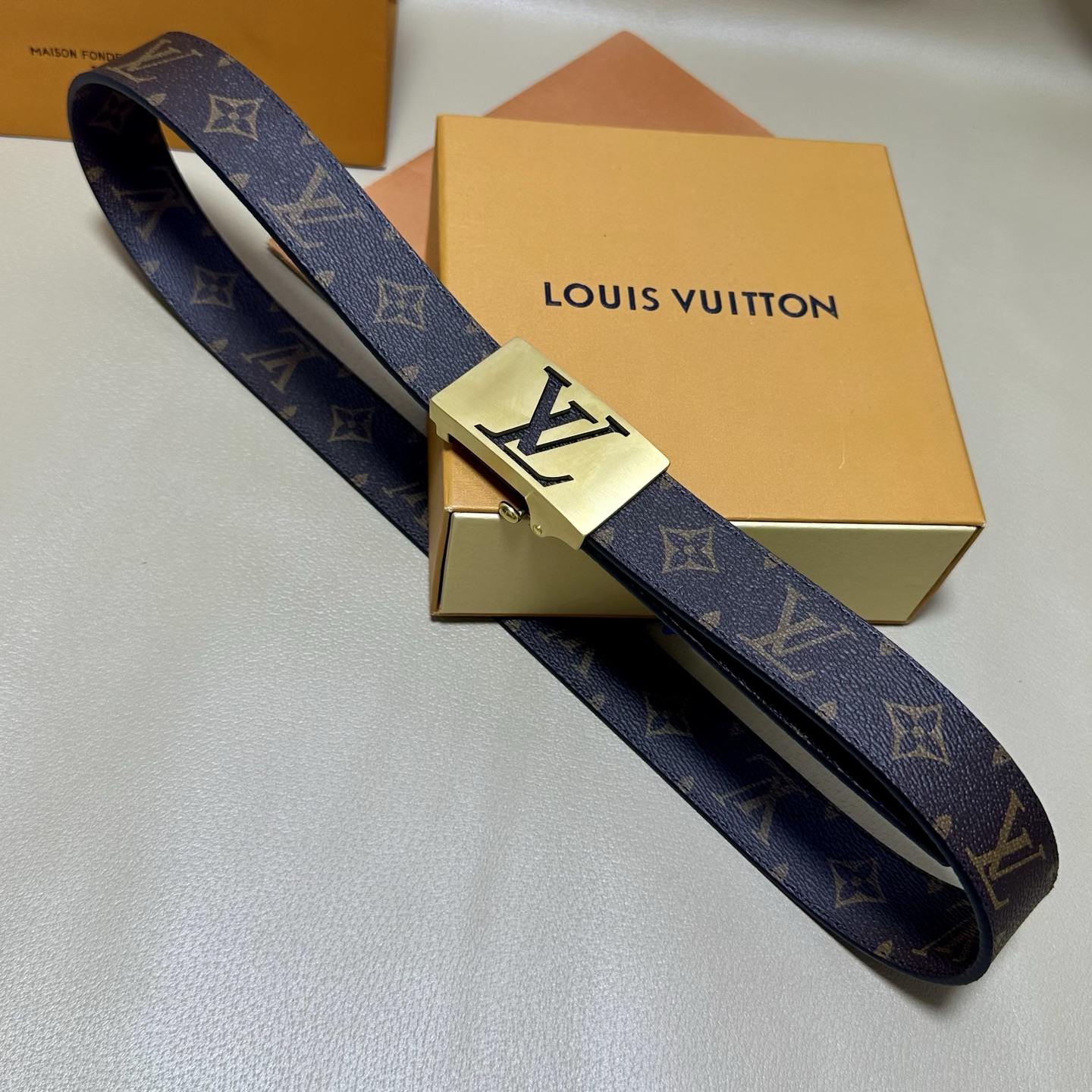［自动扣腰带］LV 宽3.5MM 双面进口头层牛皮制作 搭配经典钢扣 真材实料 时尚经典 做工精致 高端