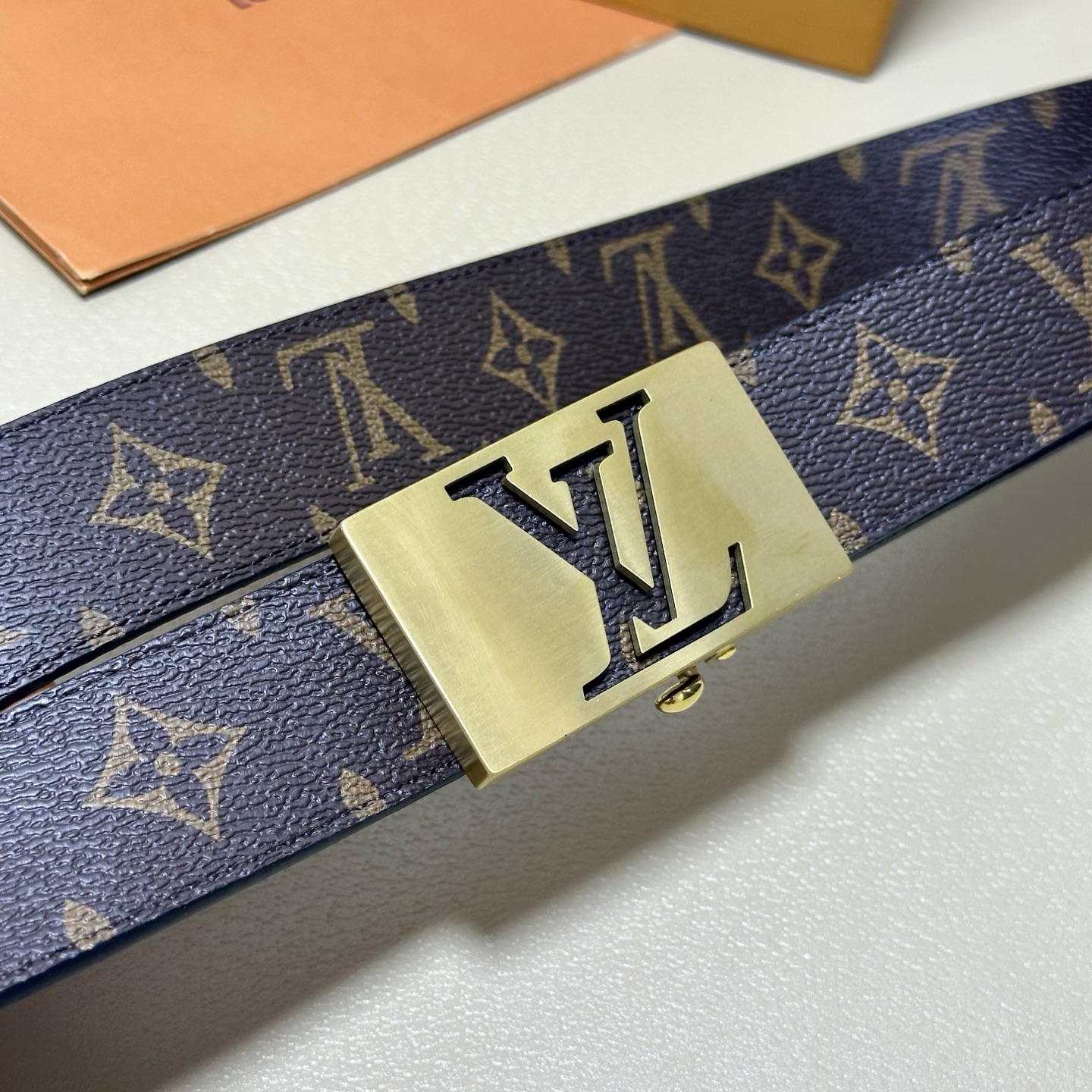［自动扣腰带］LV 宽3.5MM 双面进口头层牛皮制作 搭配经典钢扣 真材实料 时尚经典 做工精致 高端