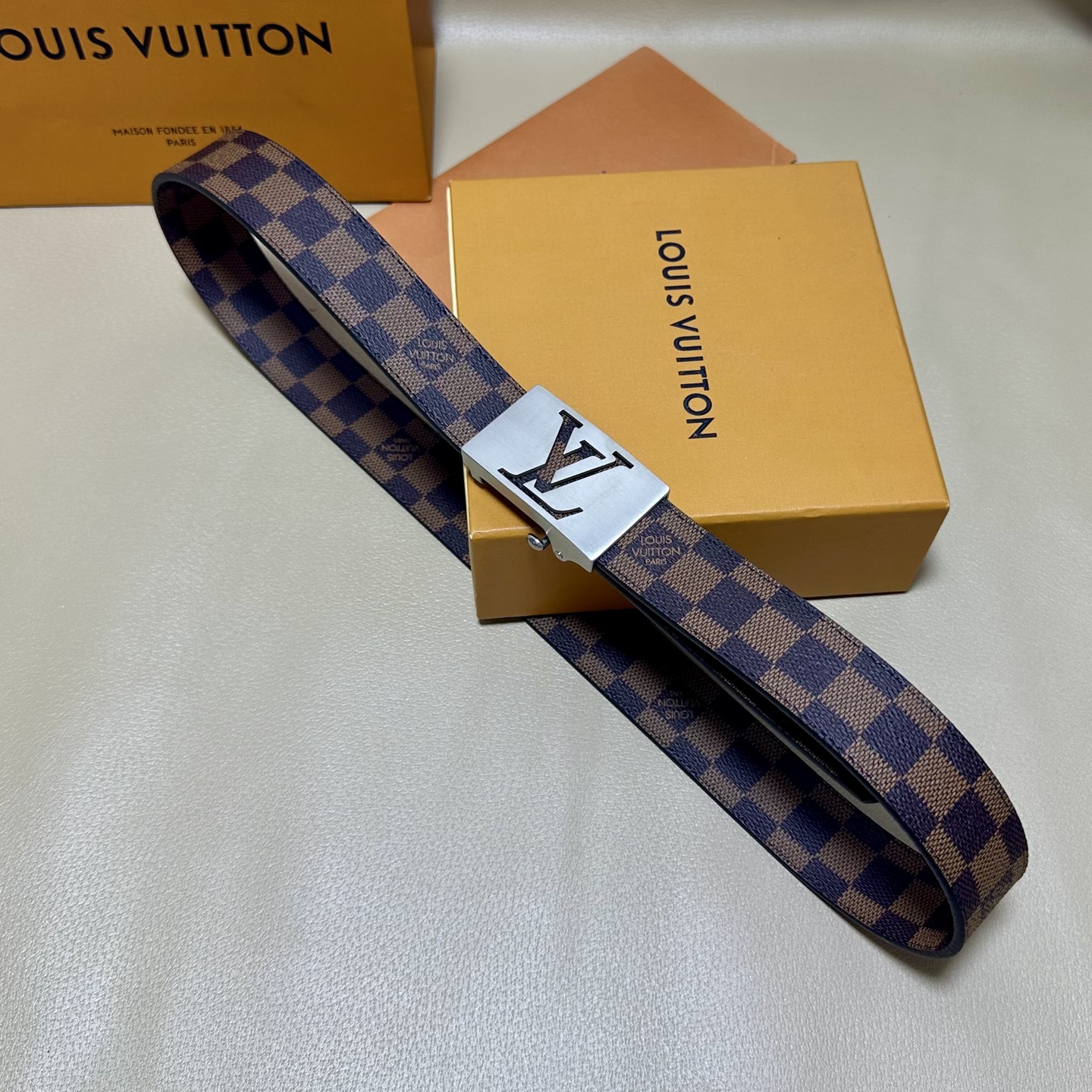 ［自动扣腰带］LV 宽3.5MM 双面进口头层牛皮制作 搭配经典钢扣 真材实料 时尚经典 做工精致 高端