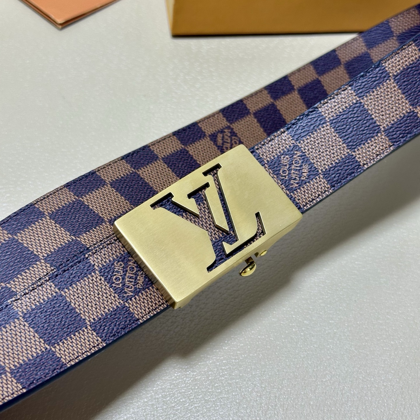 ［自动扣腰带］LV 宽3.5MM 双面进口头层牛皮制作 搭配经典钢扣 真材实料 时尚经典 做工精致 高端