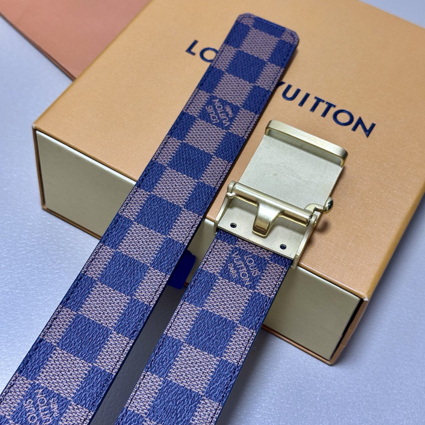 ［自动扣腰带］LV 宽3.5MM 双面进口头层牛皮制作 搭配经典钢扣 真材实料 时尚经典 做工精致 高端